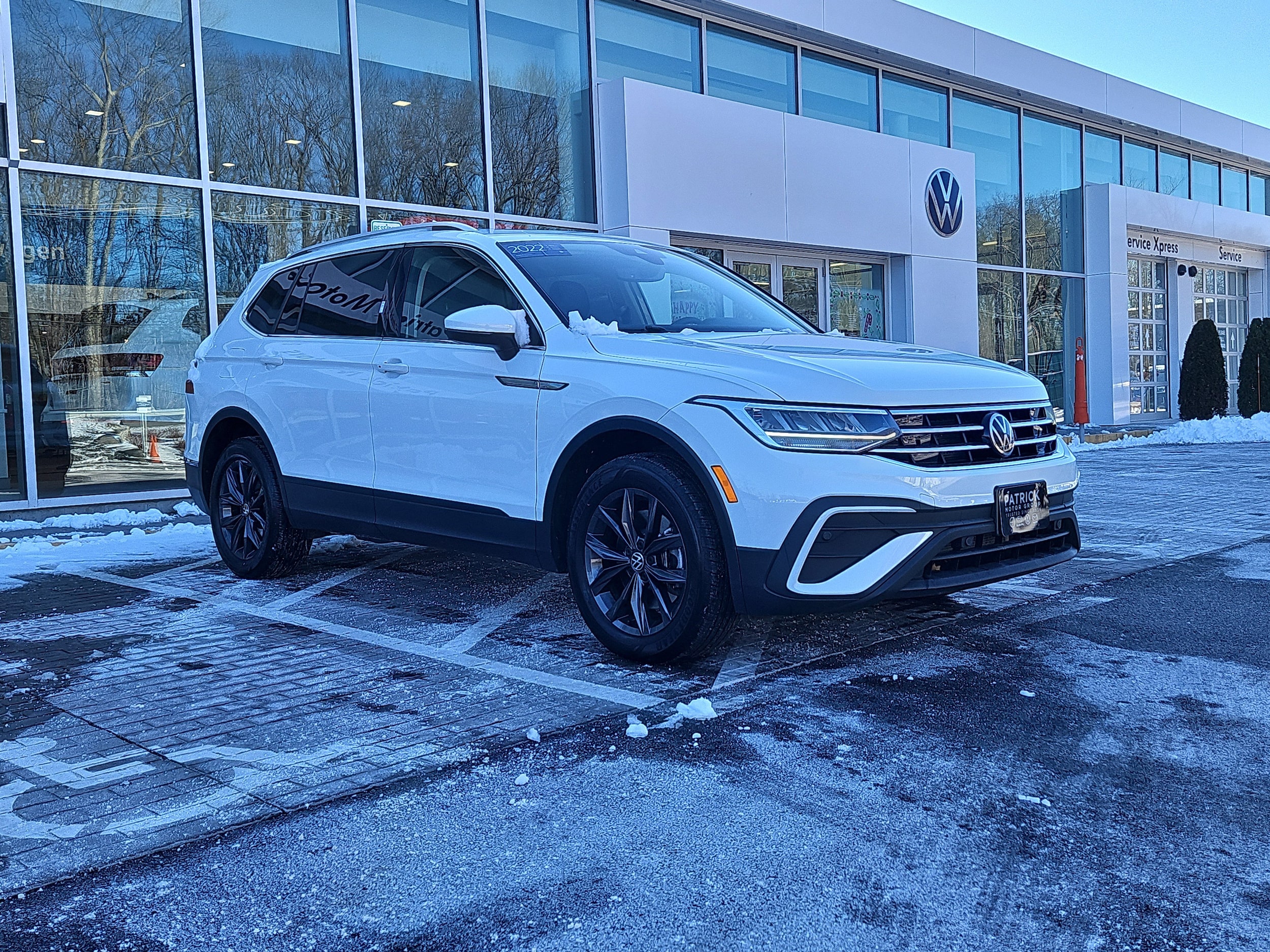 2022 Volkswagen Tiguan SE's photo