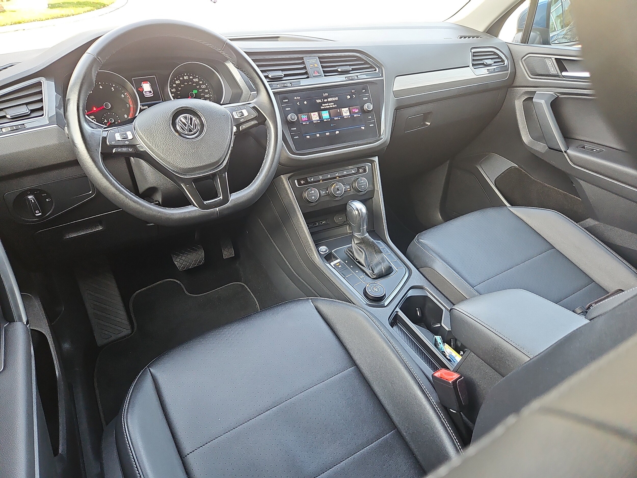 2019 Volkswagen Tiguan SE photo 2