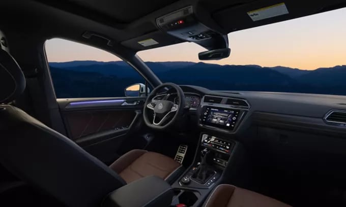 2024-vw-tiguan-interior-cockpit.png