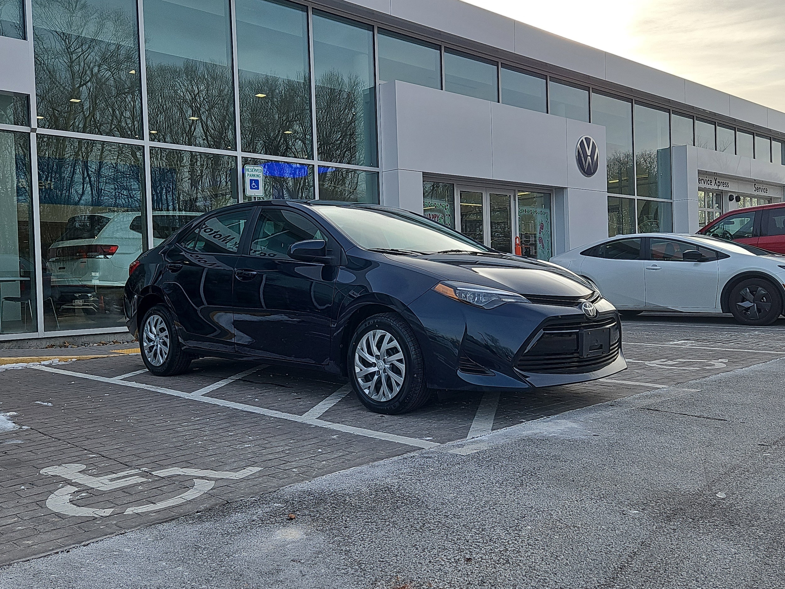 2019 Toyota Corolla LE's photo