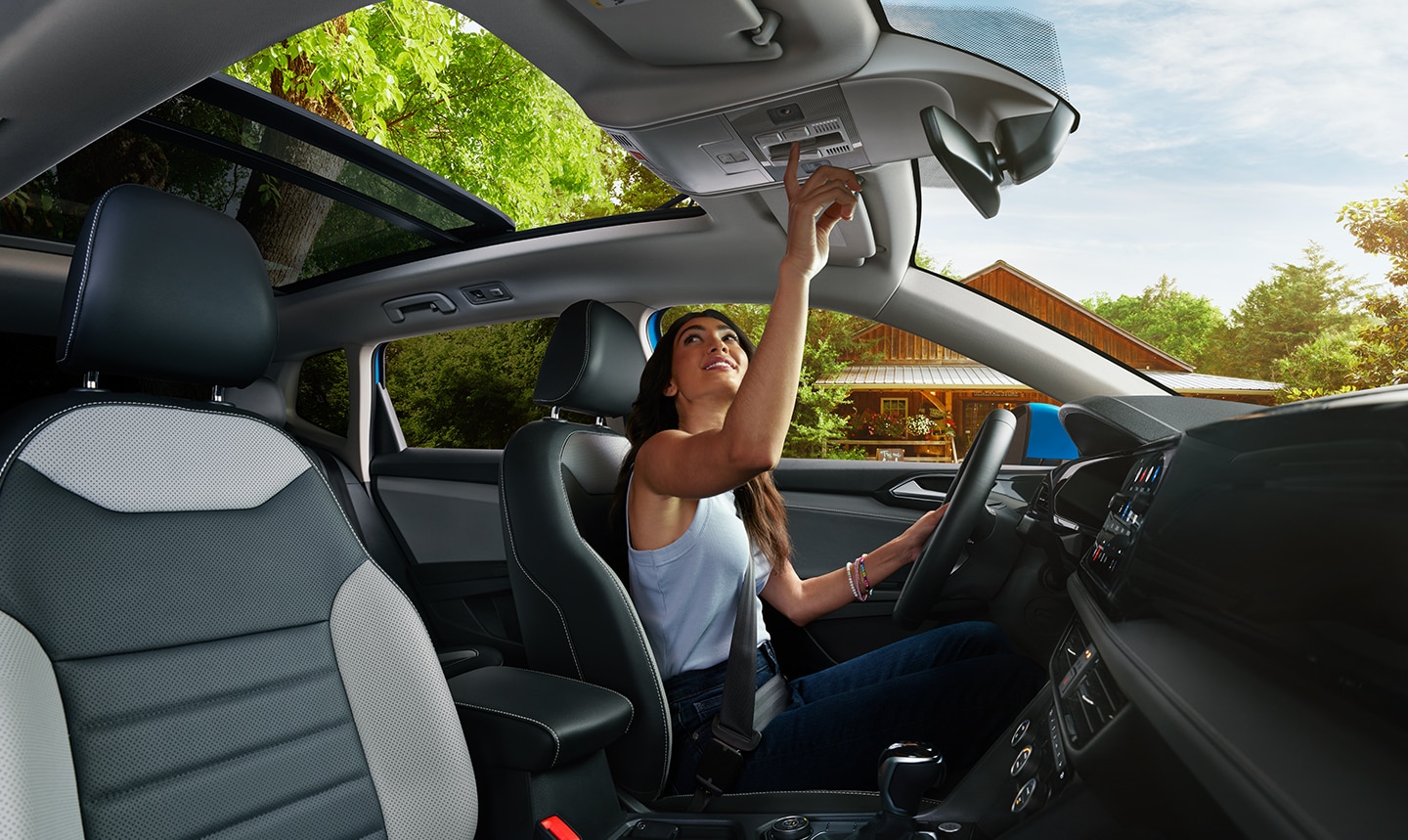 2023-Volkswagen-Taos-Sunroof.png