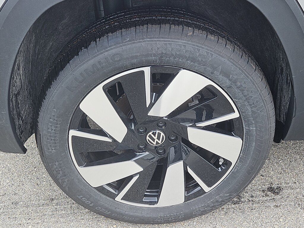 New 2026 Volkswagen Atlas Cross Sport 2.0T SE w/Technology SUV