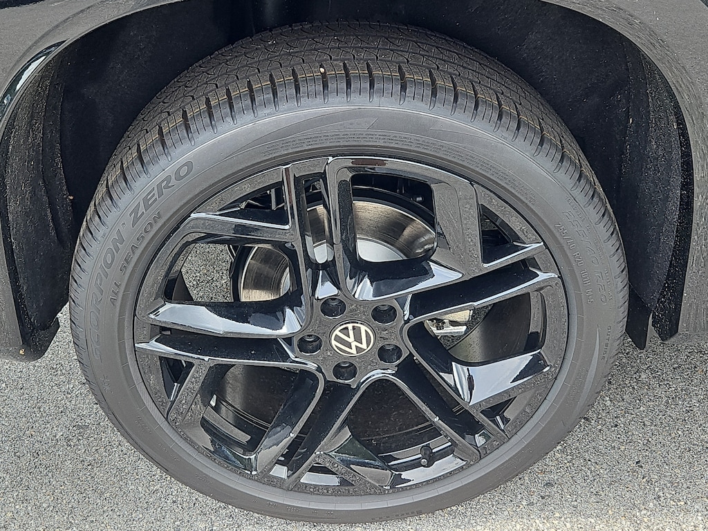 New 2026 Volkswagen Tiguan 2.0T SE R-Line Black SUV
