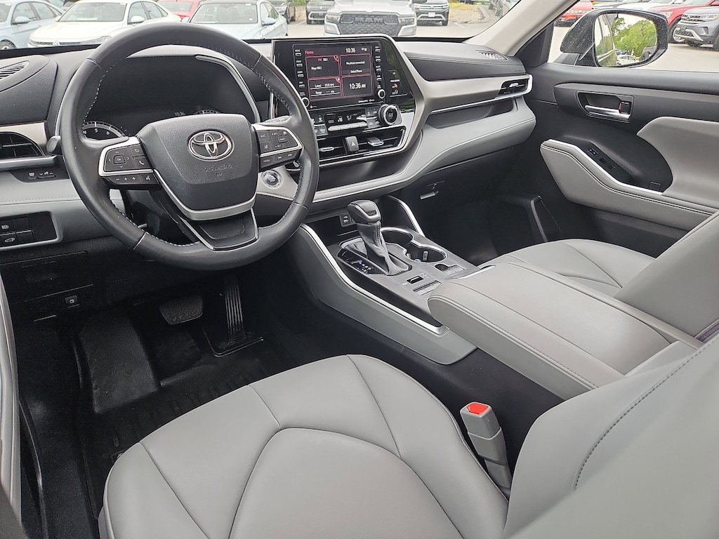 Used 2022 Toyota Highlander XLE SUV