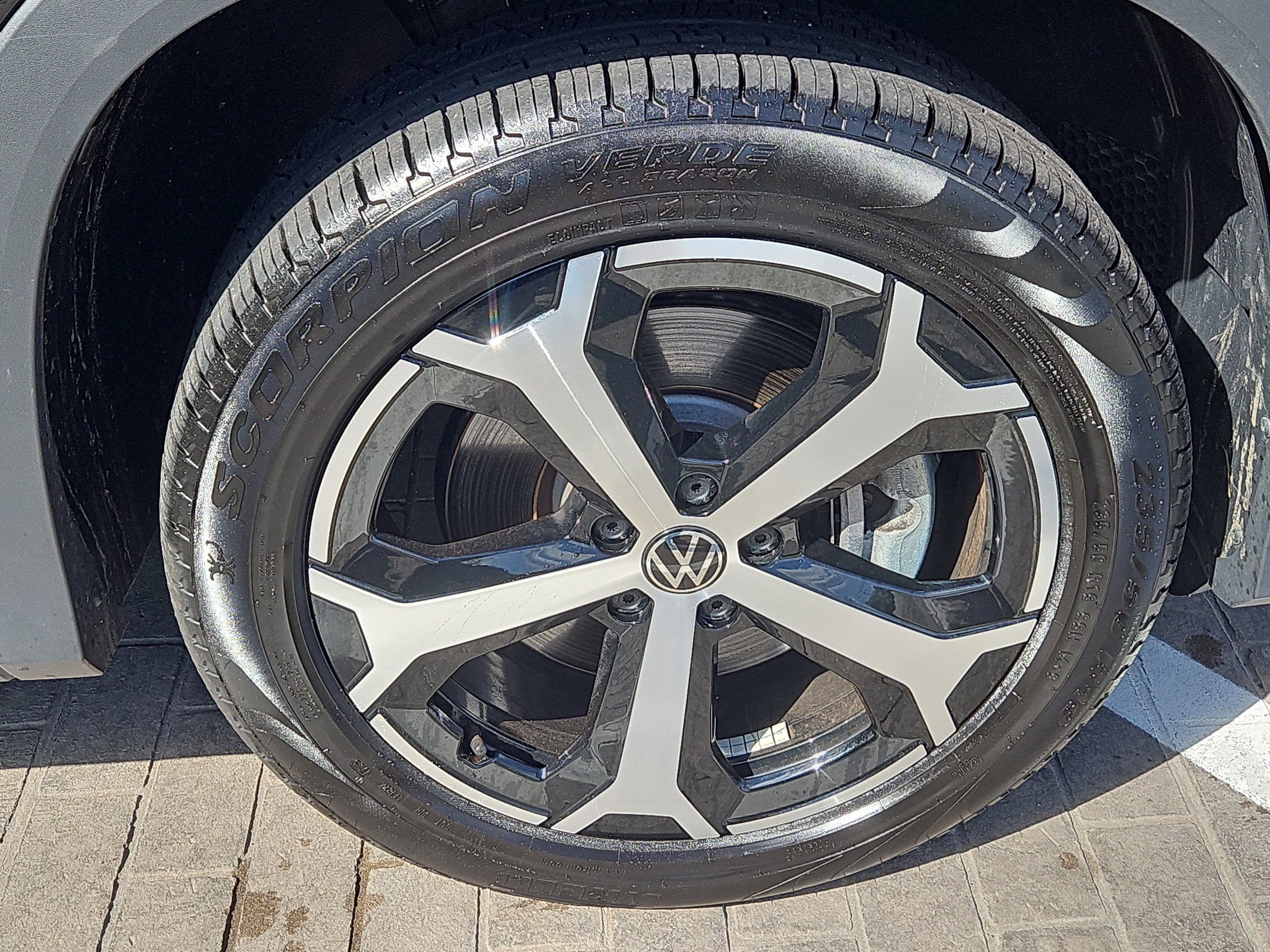 2025 Volkswagen Tiguan SE - Photo 28