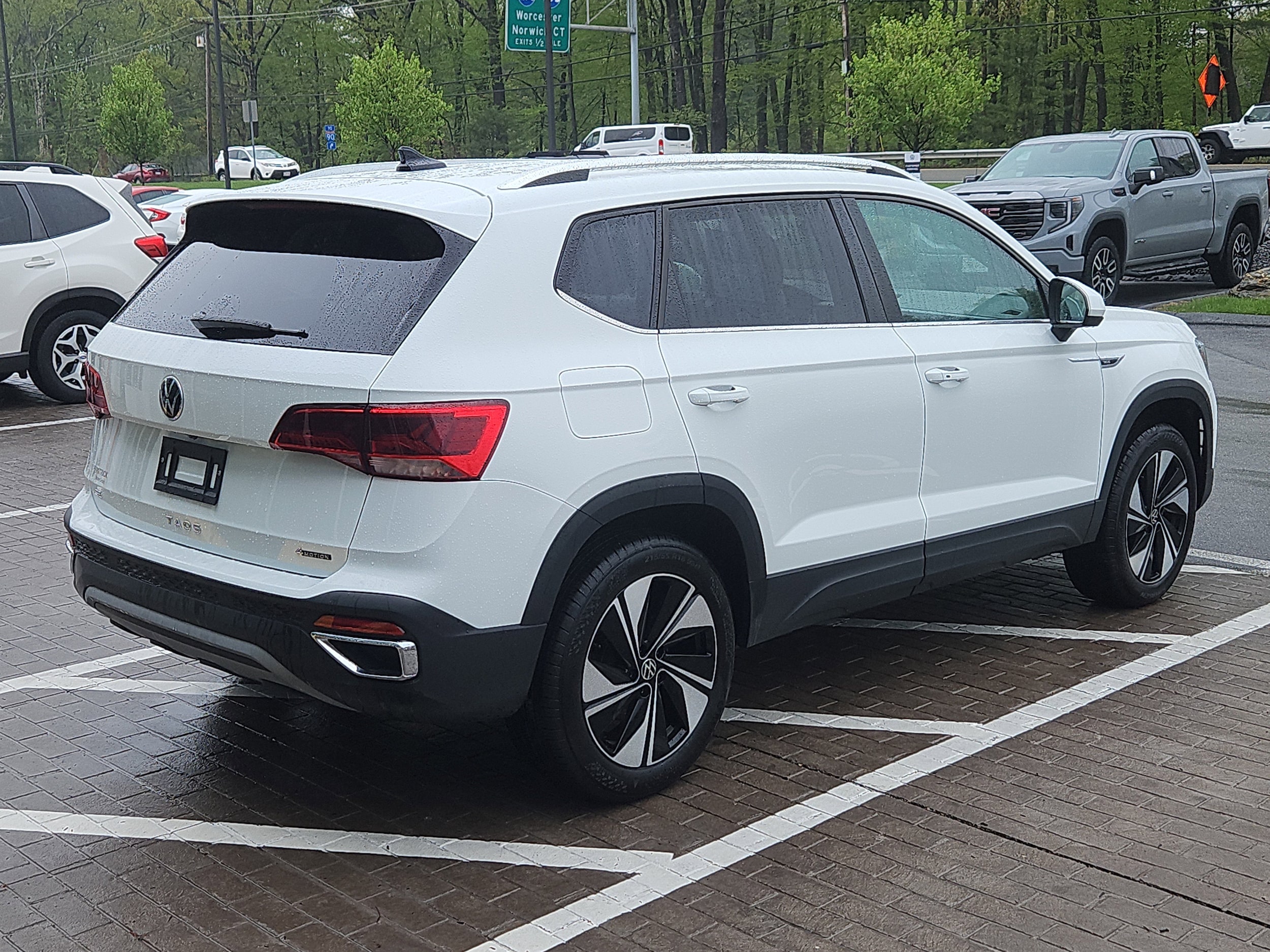 Used 2024 Volkswagen Taos SE with VIN 3VVUX7B25RM103088 for sale in Auburn, MA