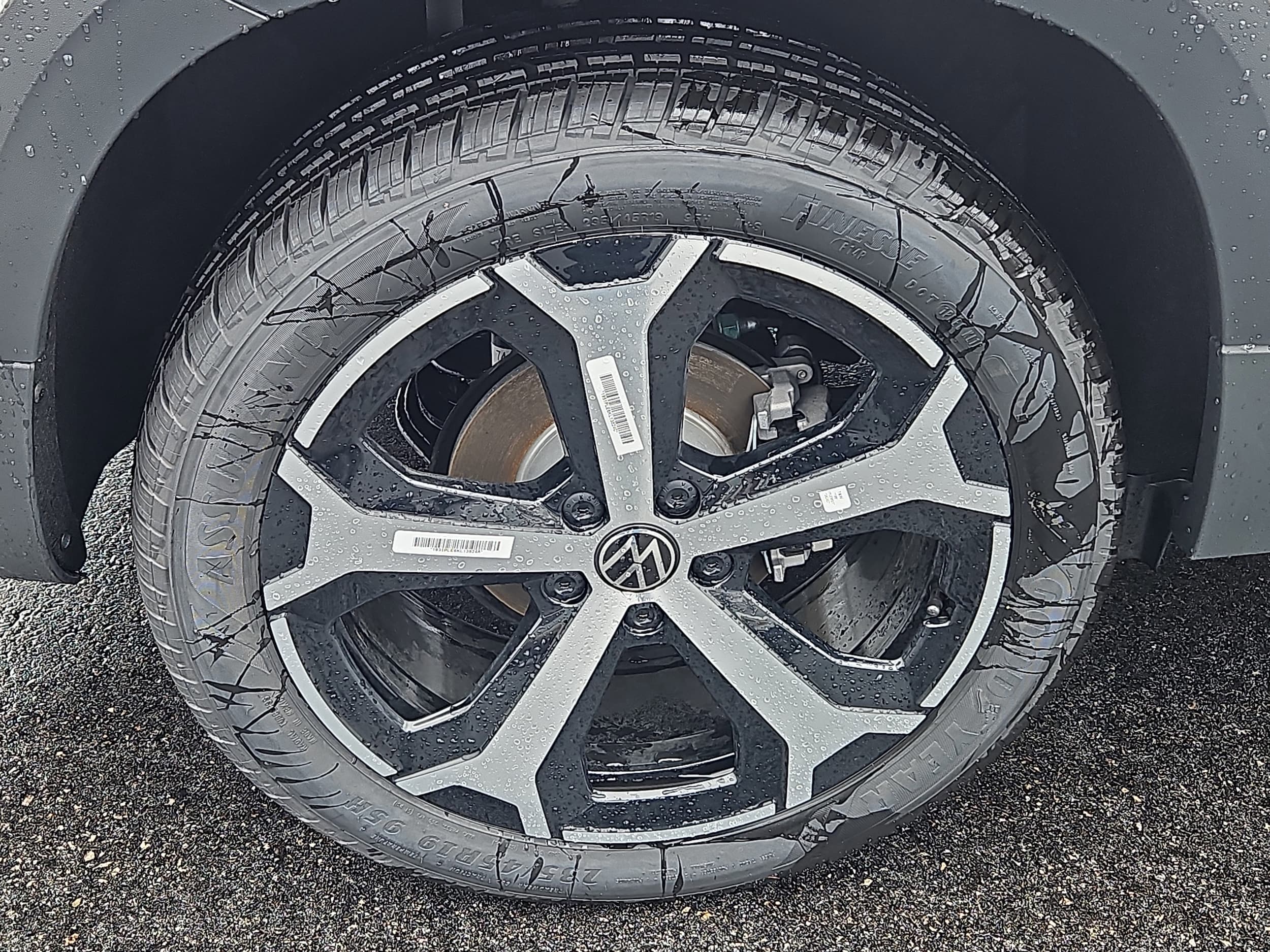2025 Volkswagen Taos SEL photo 3