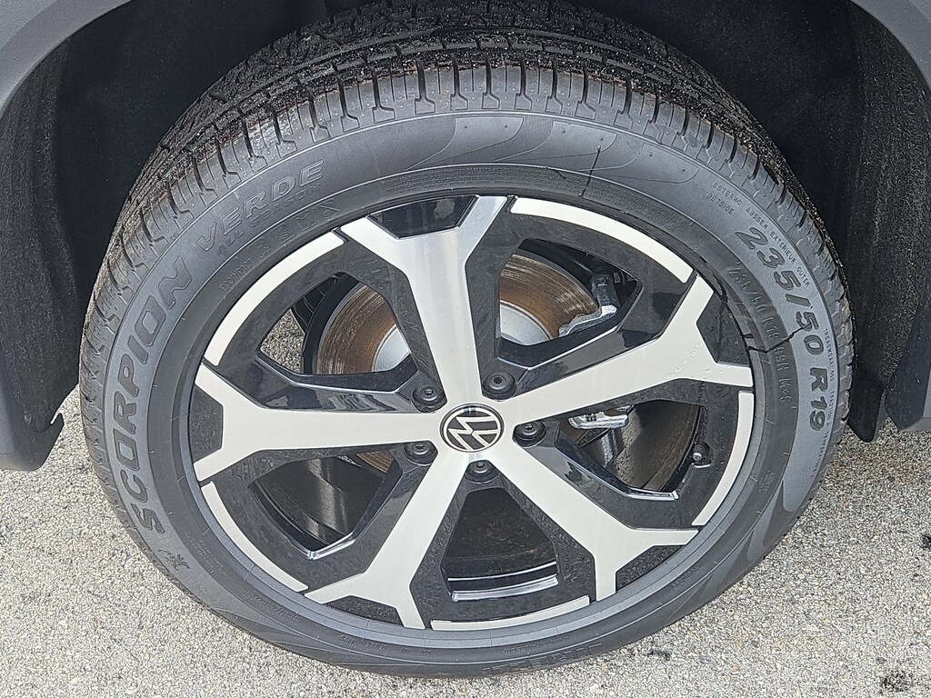 New 2026 Volkswagen Tiguan 2.0T SE SUV