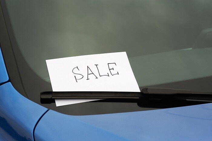 Sale_Sign_On_Car.jpg