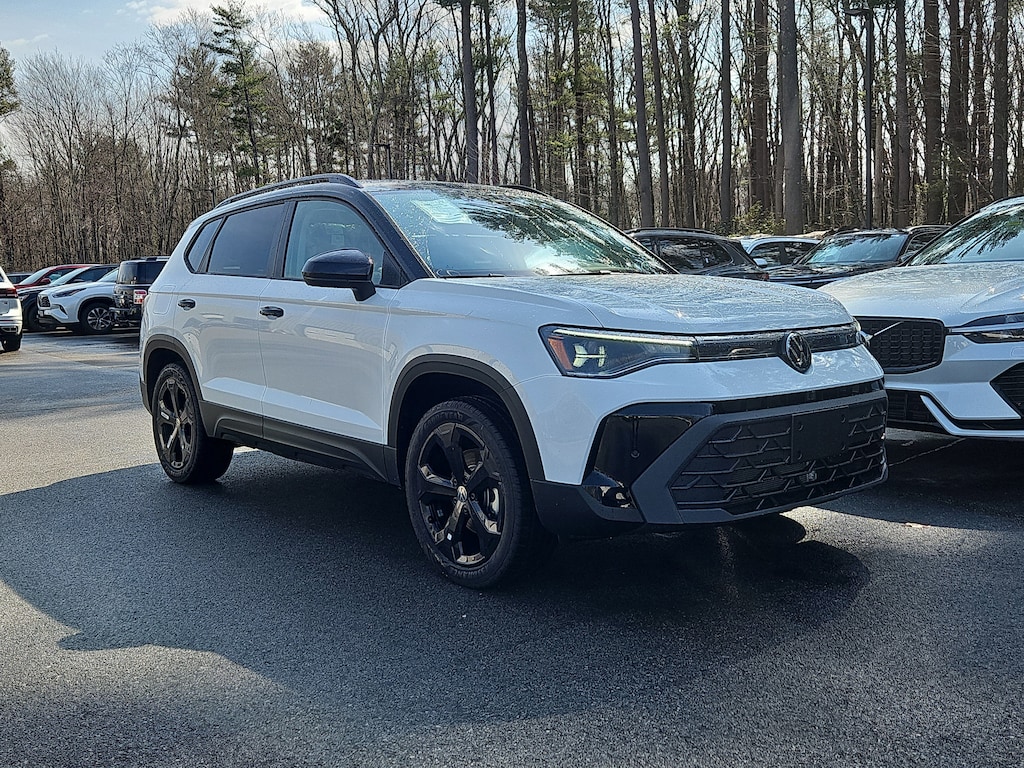 New 2026 Volkswagen Taos 1.5T SE Black SUV