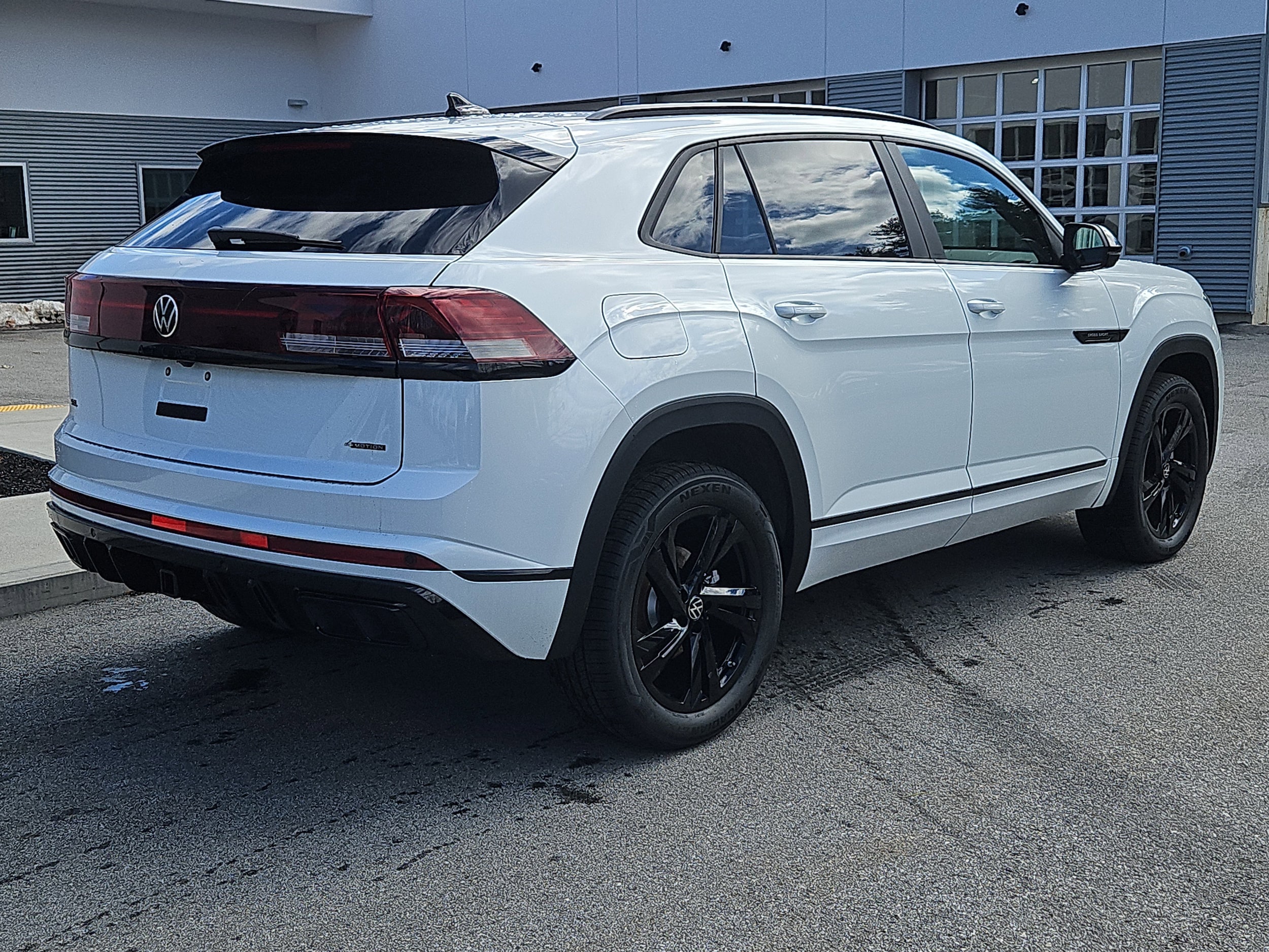 2026 Volkswagen Atlas Cross Sport SEL R-LINE - Photo 2