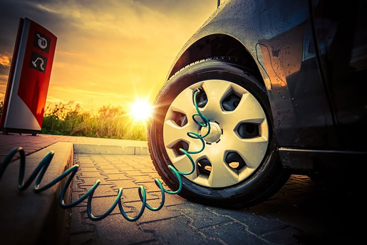 Tire_Air_Pressure_Check.jpg