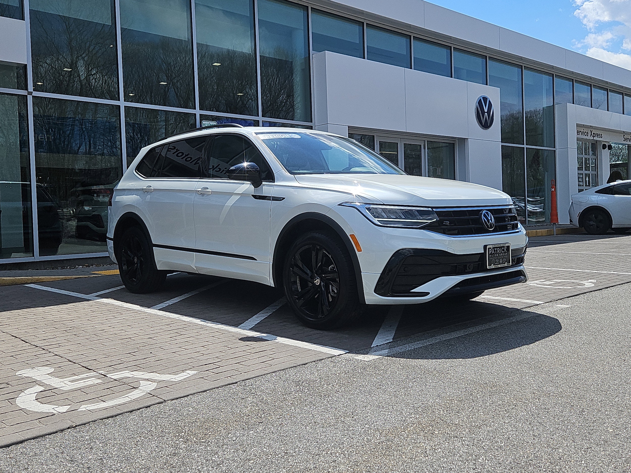 2023 Volkswagen Tiguan SE R-LINE BLACK