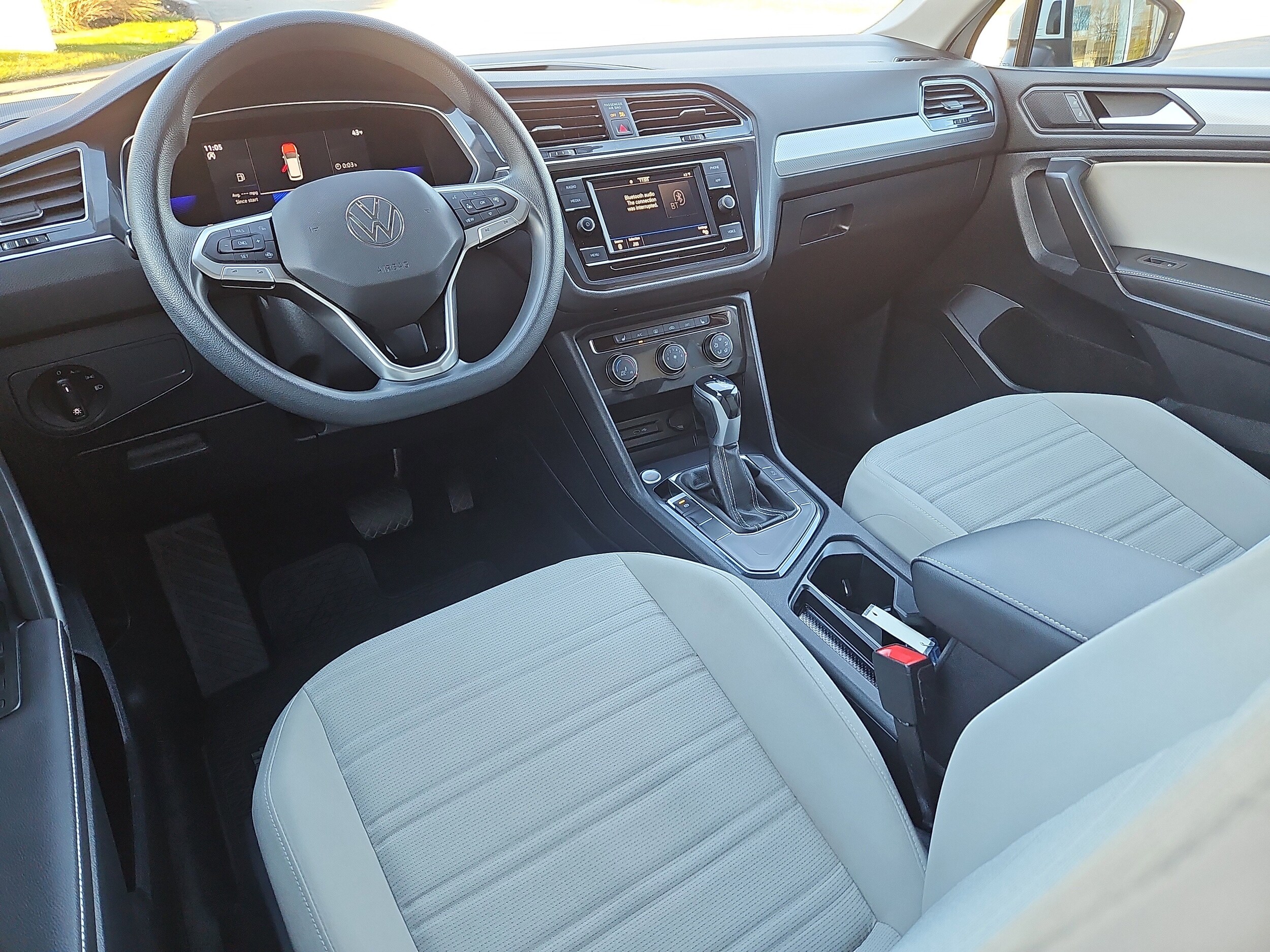 2022 Volkswagen Tiguan S photo 2