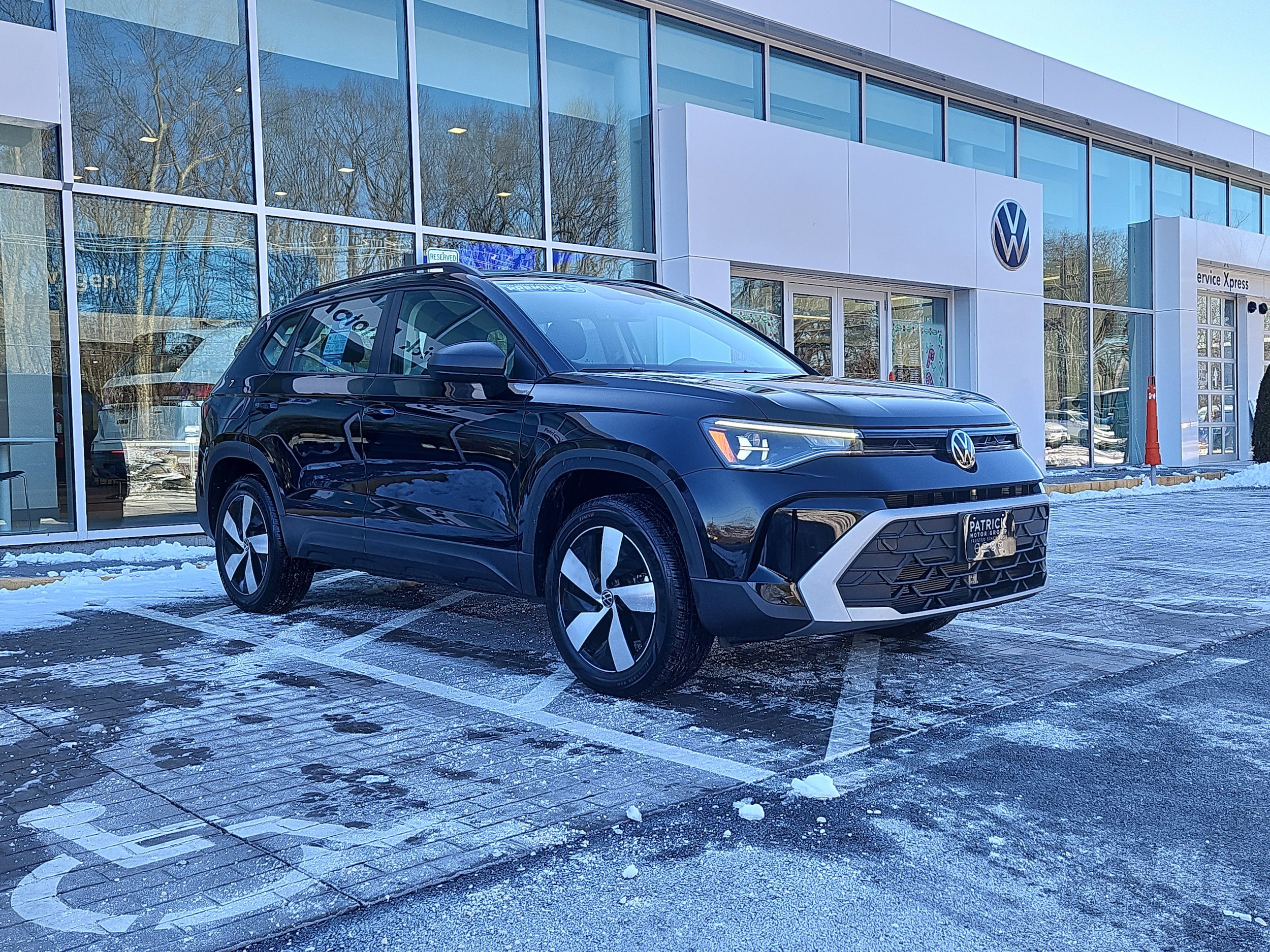 2025 Volkswagen Taos S's photo