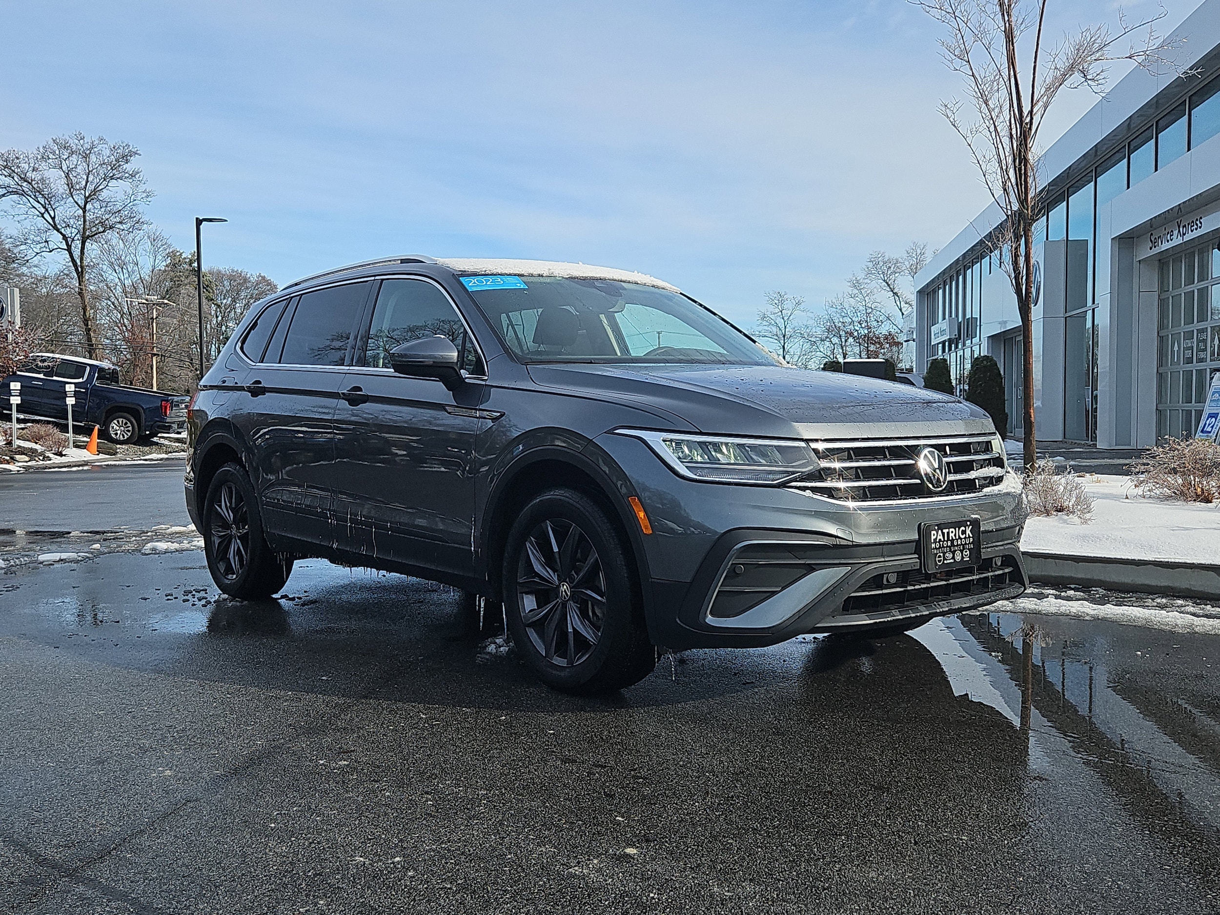 2023 Volkswagen Tiguan SE's photo