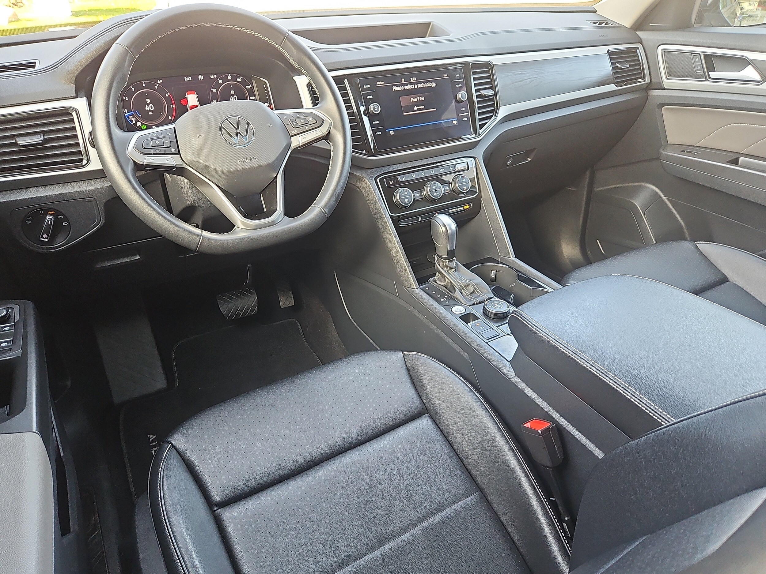 2022 Volkswagen Atlas SE Technology photo 2