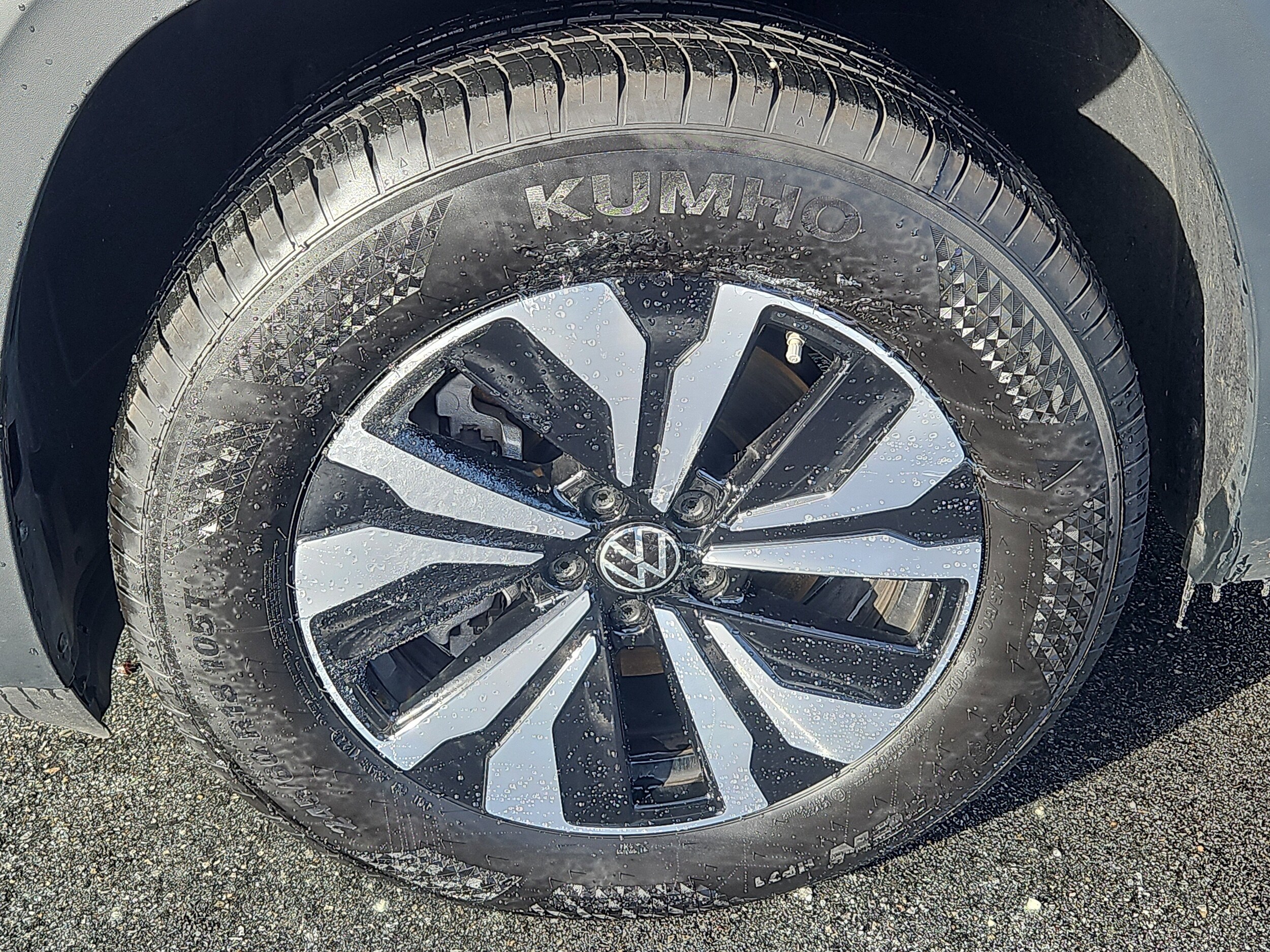 2025 Volkswagen Atlas SE photo 3