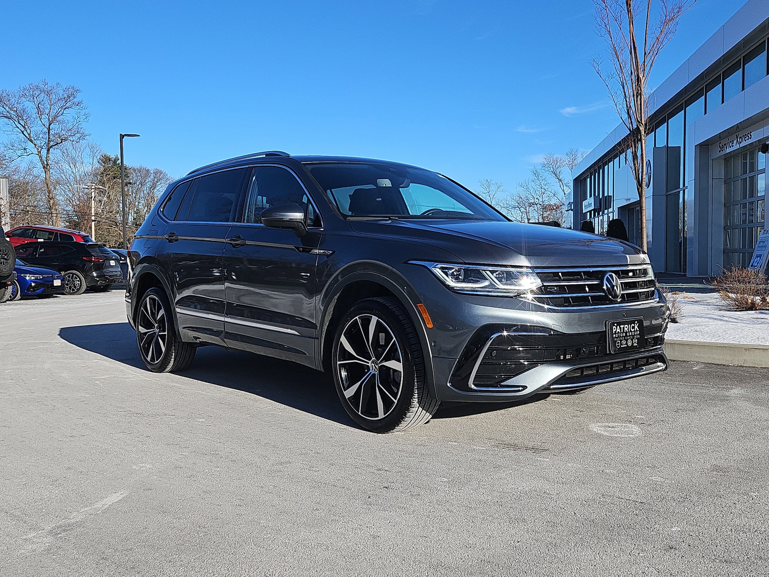2022 Volkswagen Tiguan SEL R-LINE's photo