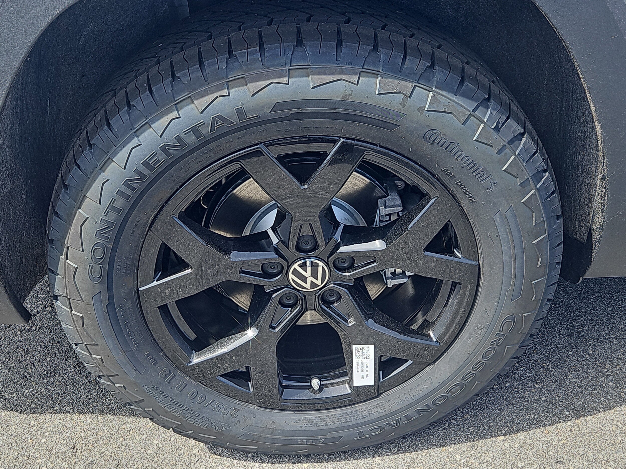 2025 Volkswagen Atlas Peak Edition SE photo 2