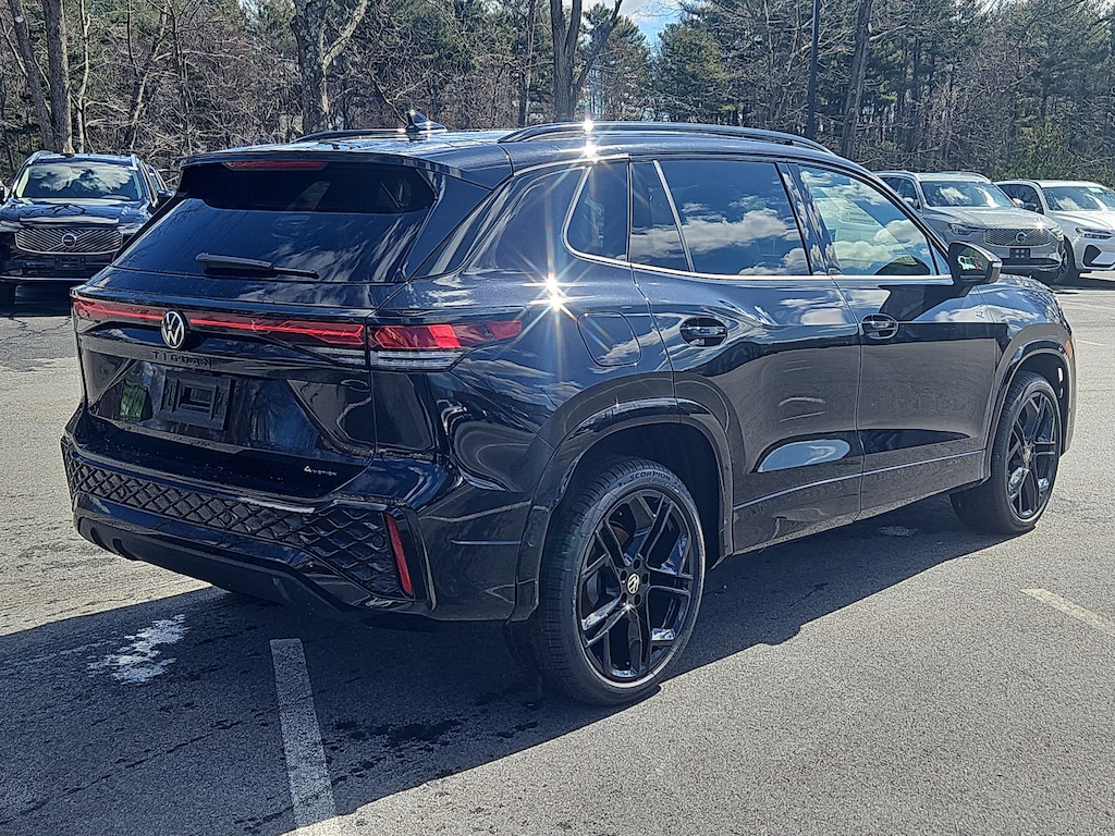 New 2026 Volkswagen Tiguan 2.0T SE R-Line Black SUV