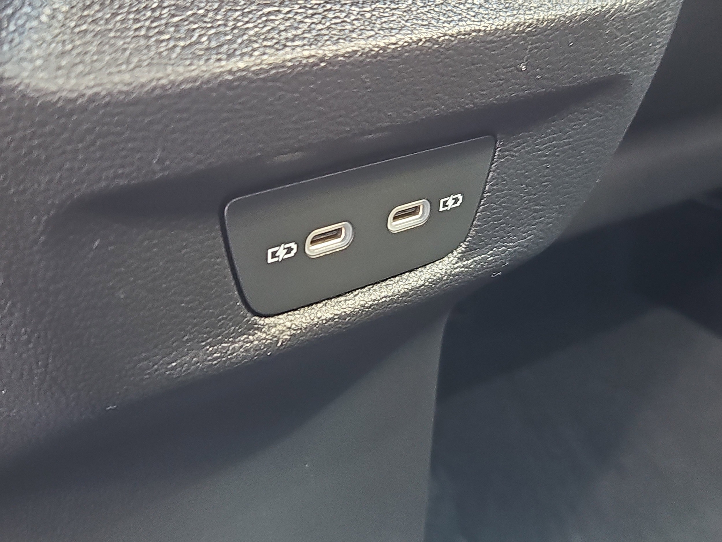 2025 Volkswagen Tiguan SE - Photo 12