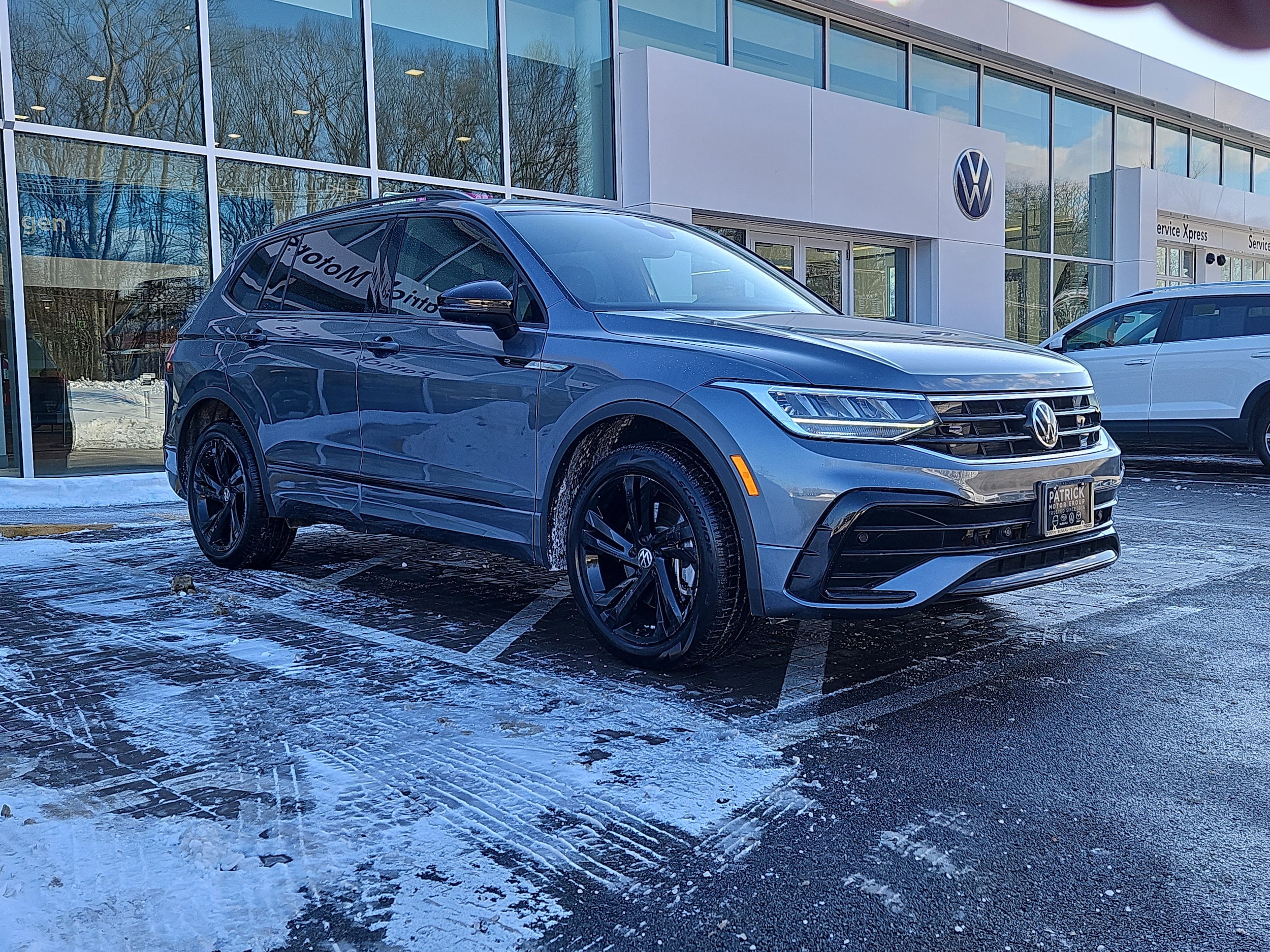 2023 Volkswagen Tiguan SE R-LINE BLACK