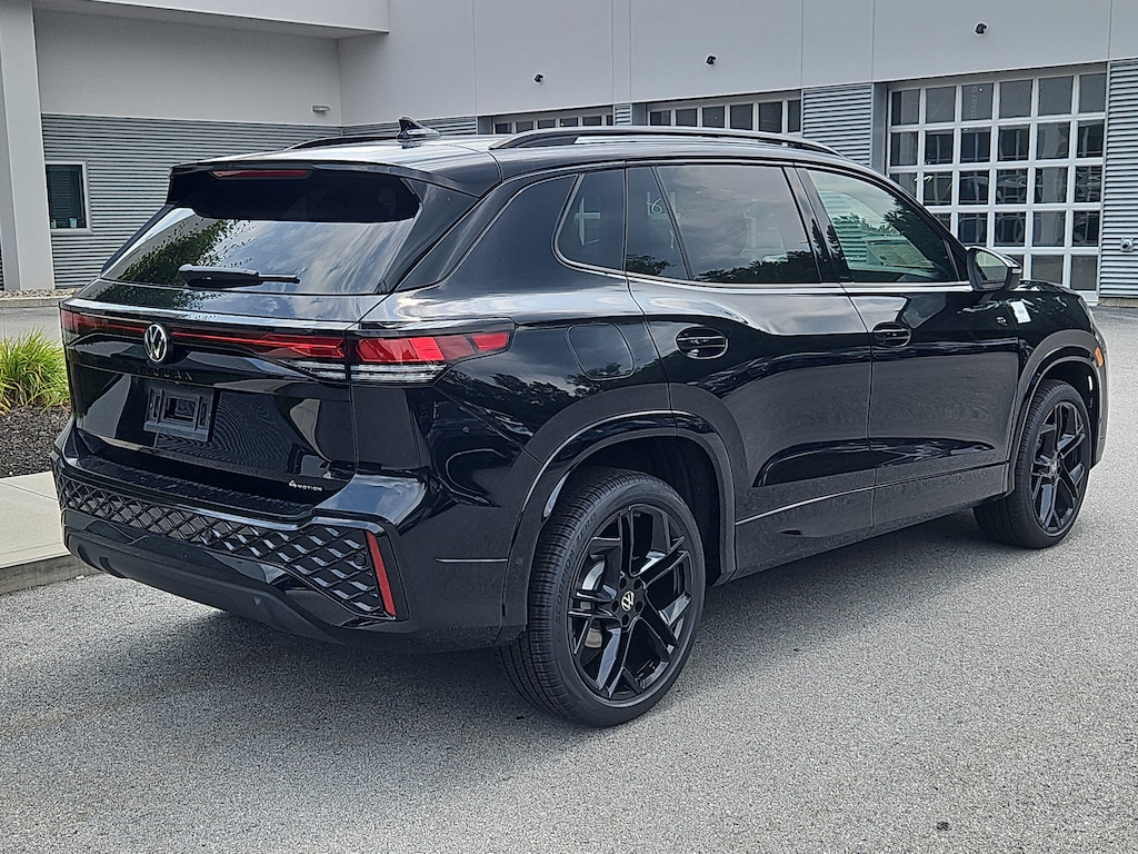 New 2026 Volkswagen Tiguan 2.0T SE R-Line Black SUV