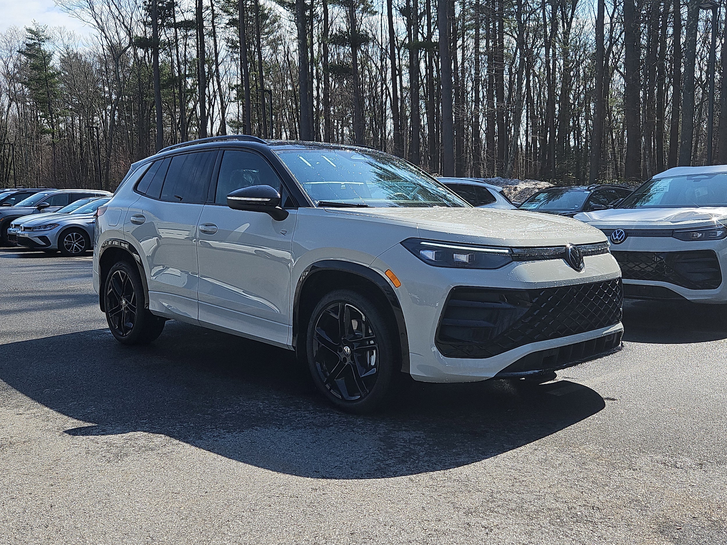 2026 Volkswagen Tiguan SE R-LINE BLACK