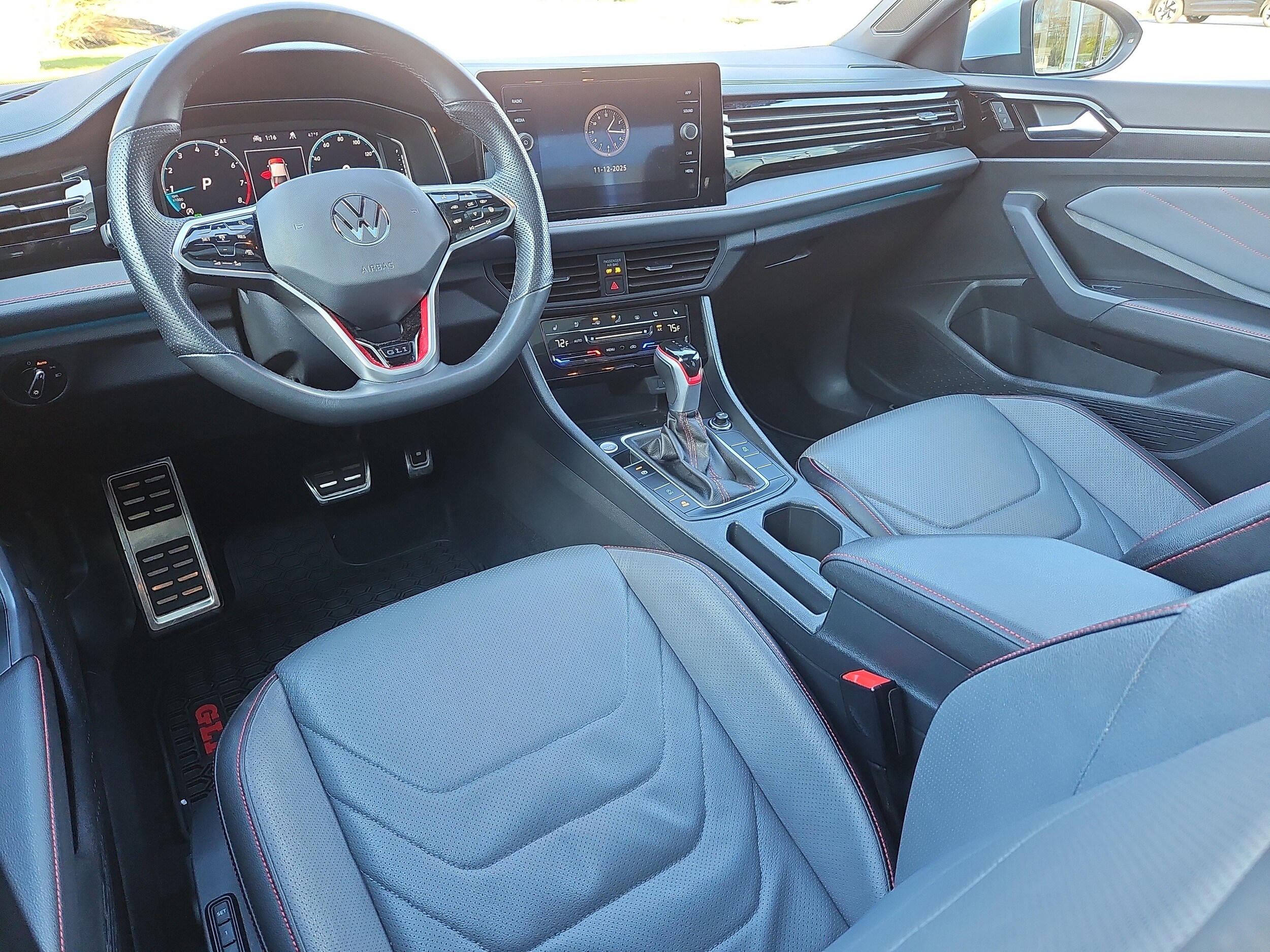 2025 Volkswagen Jetta GLI 2.0T Autobahn photo 3