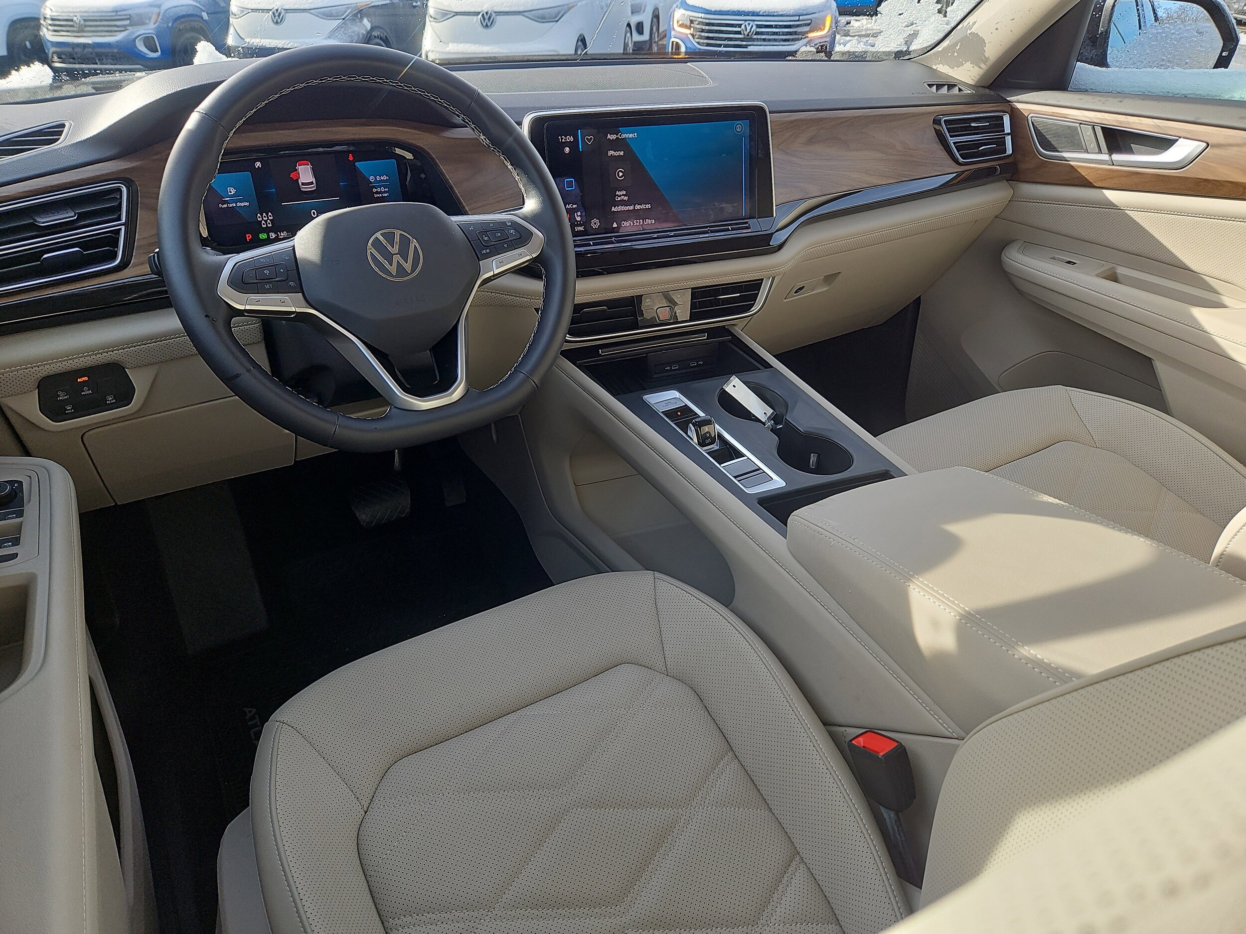 2025 Volkswagen Atlas SE photo 2