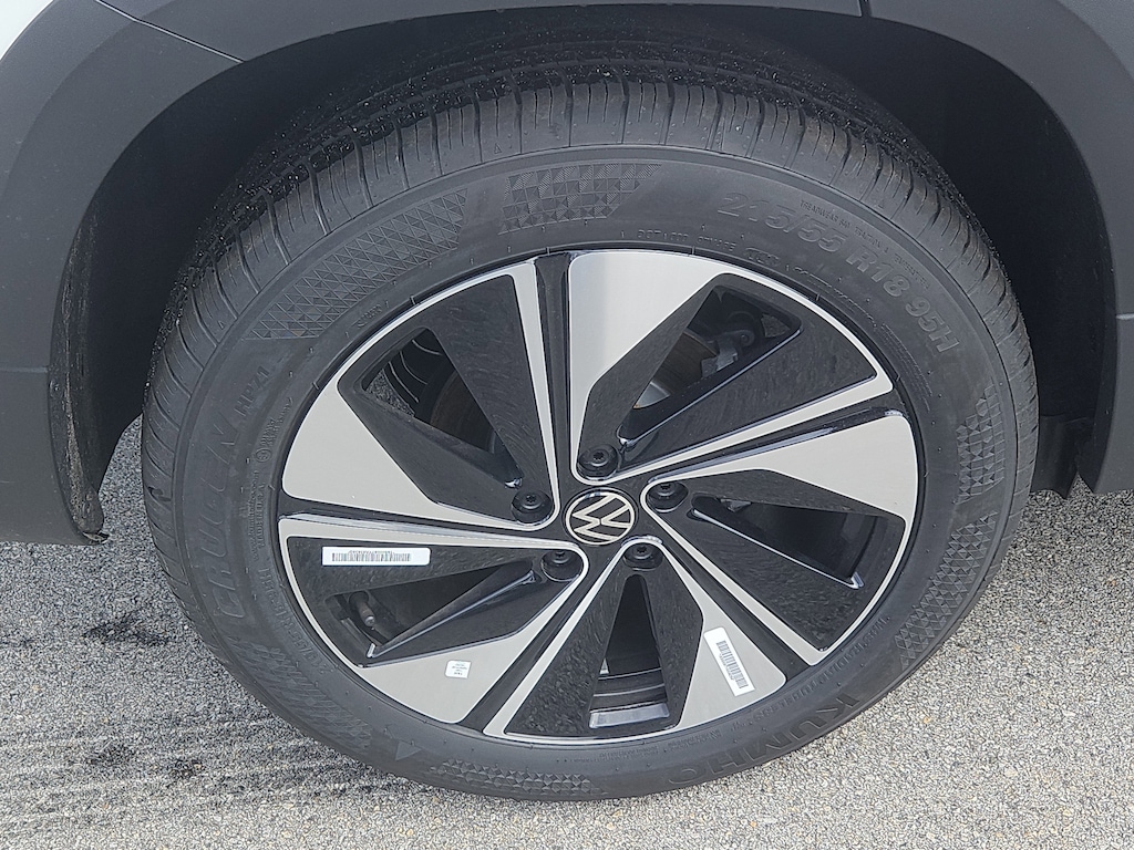 New 2026 Volkswagen Taos 1.5T SE SUV