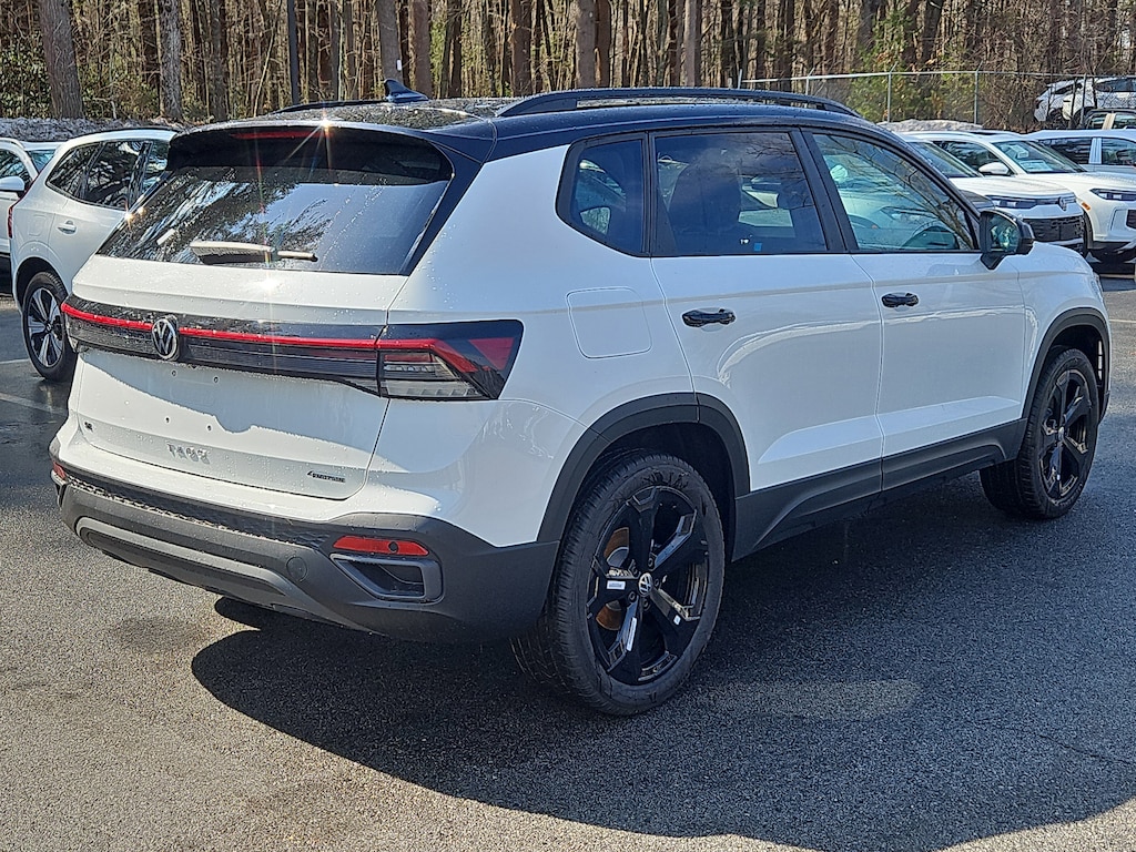 New 2026 Volkswagen Taos 1.5T SE Black SUV