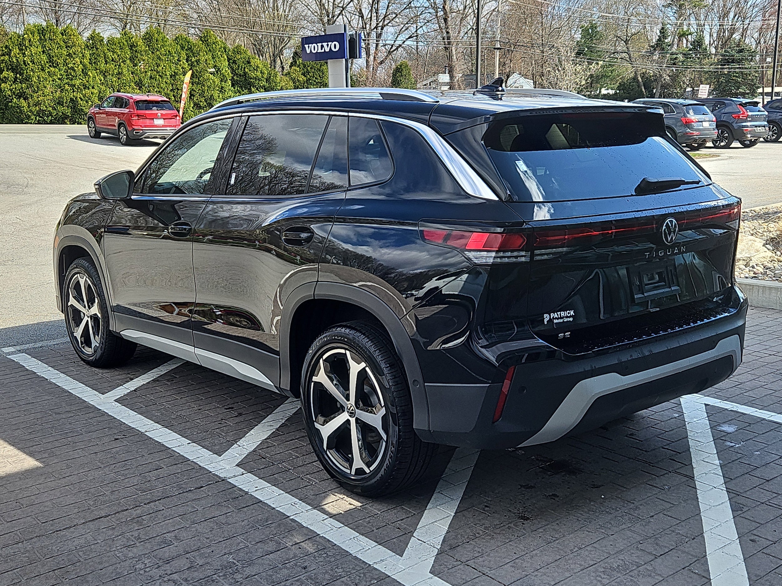 2025 Volkswagen Tiguan SE - Photo 24