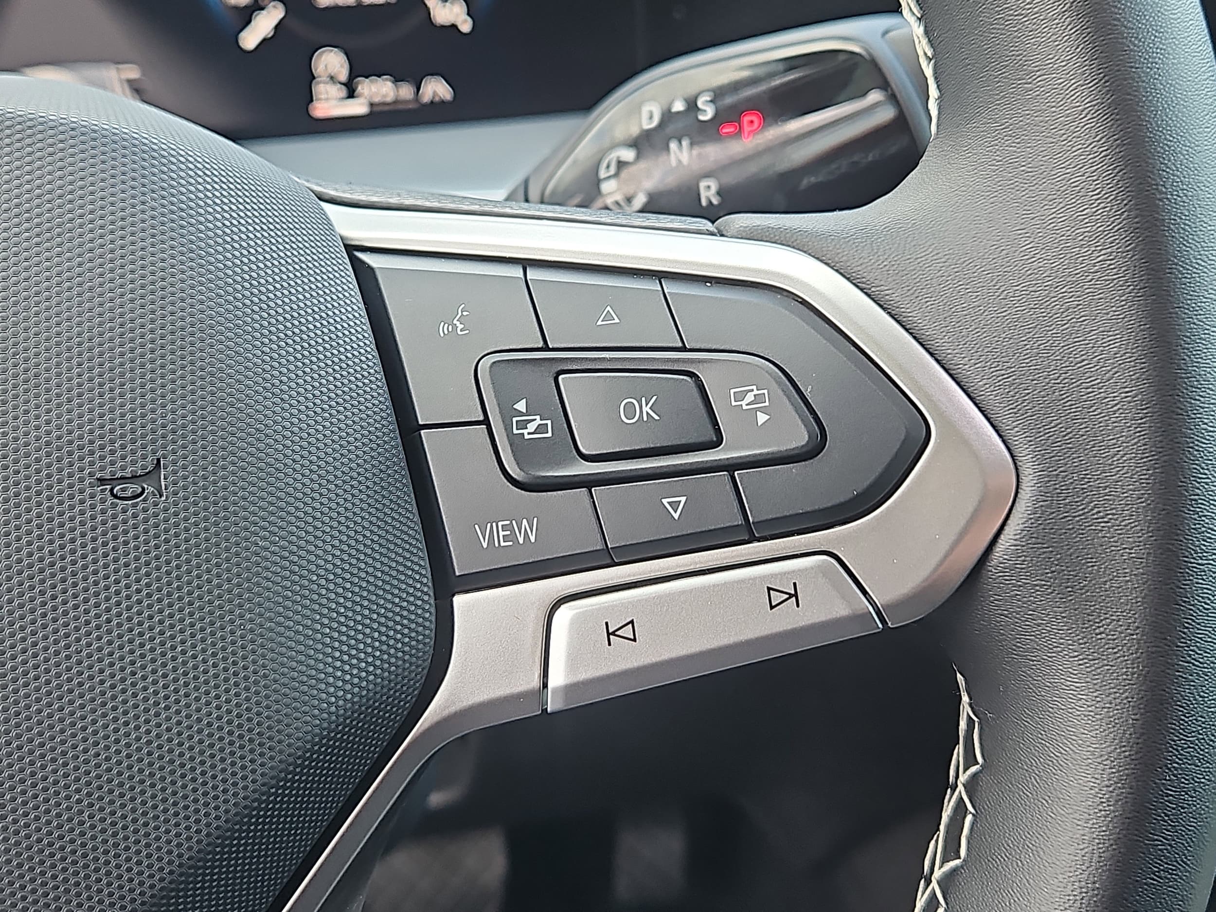 2025 Volkswagen Tiguan SE - Photo 17