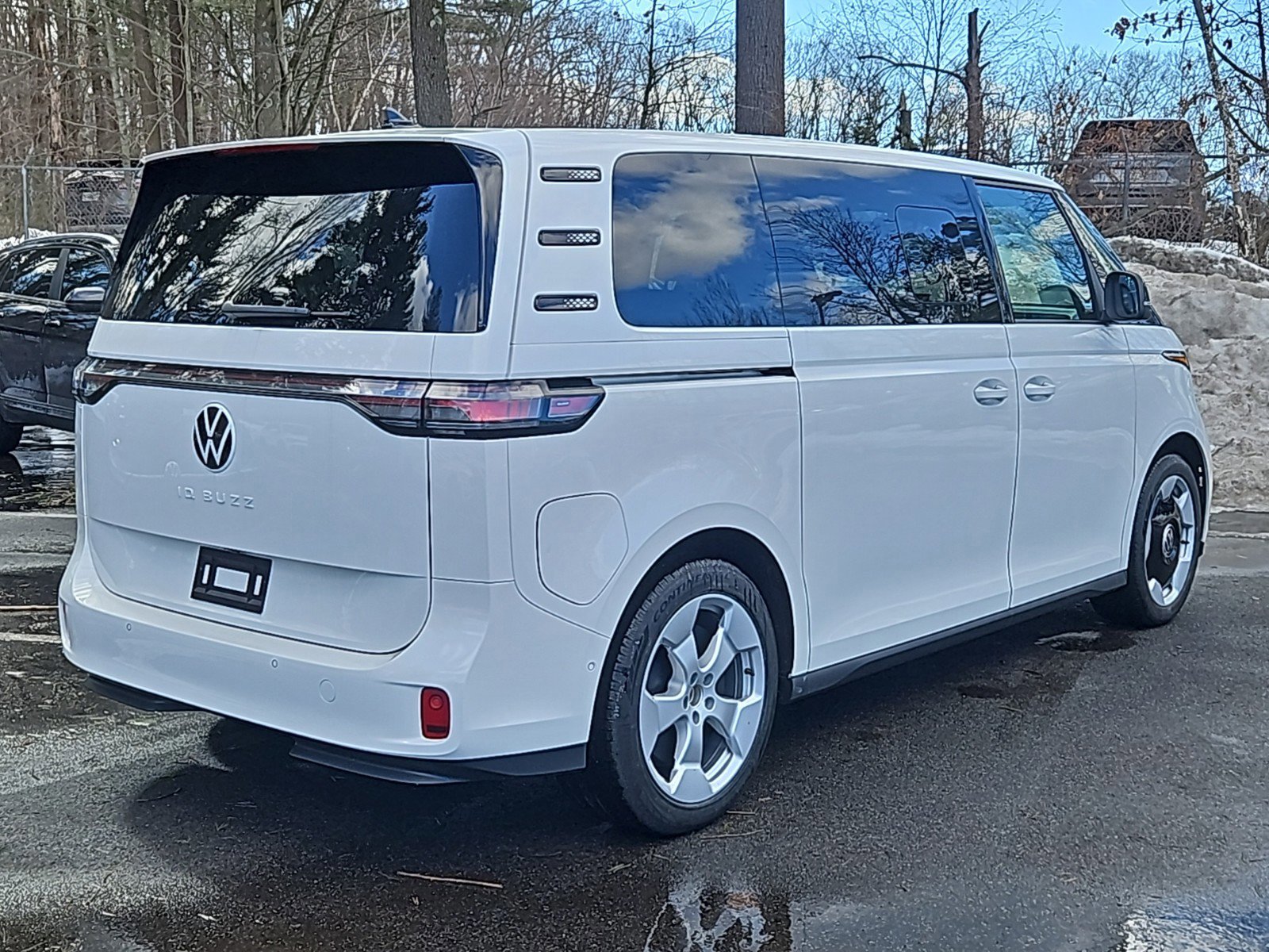 2025 Volkswagen ID. Buzz Pro S photo 2
