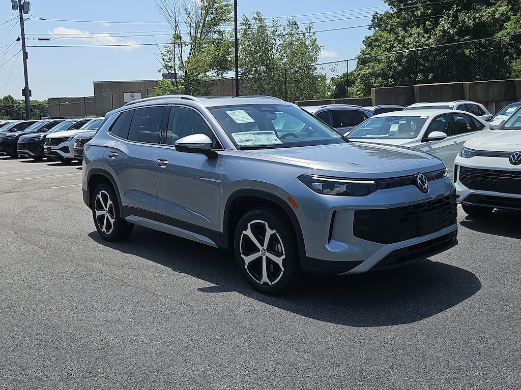 New 2026 Volkswagen Tiguan 2.0T SE SUV