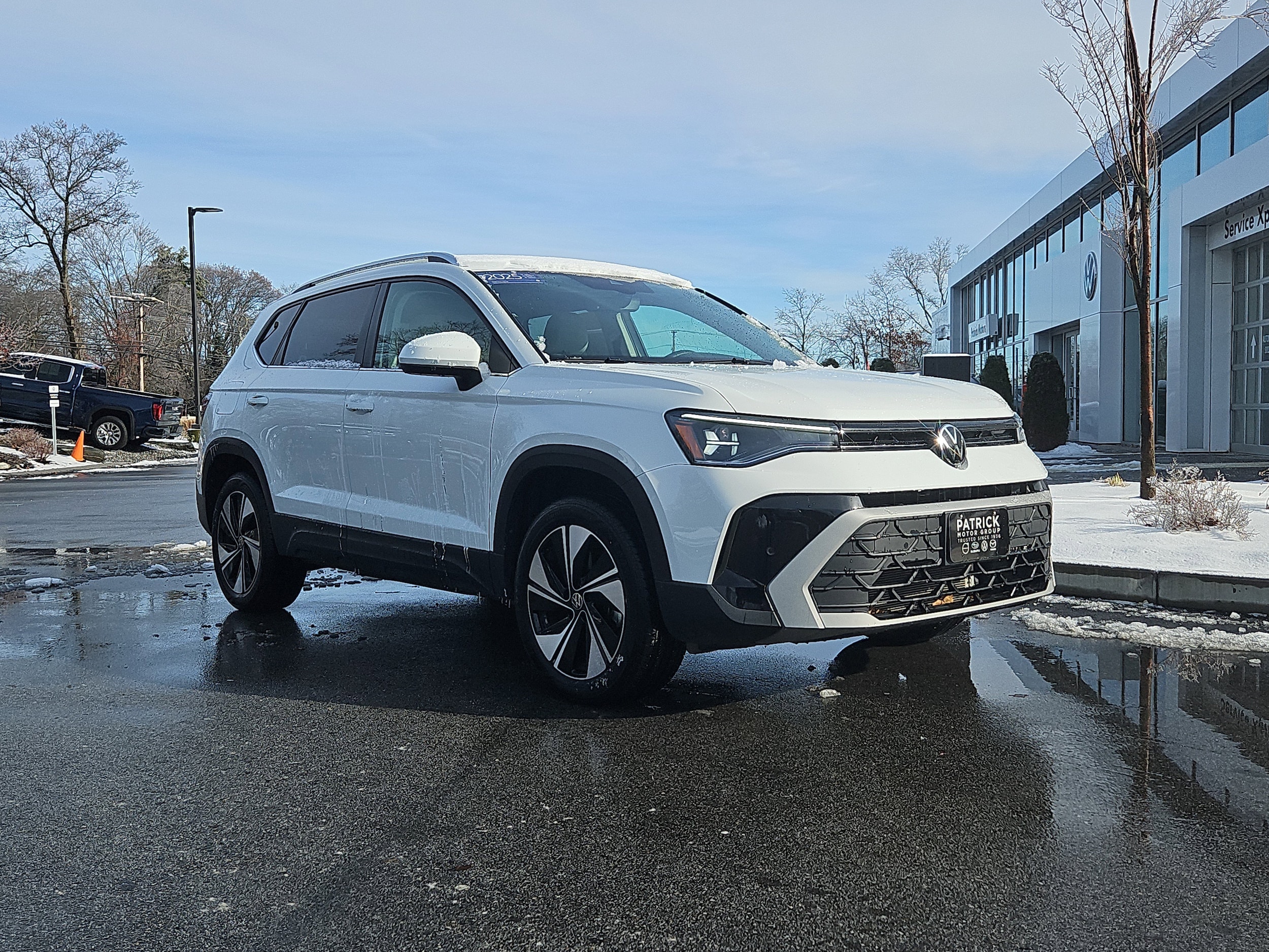 2025 Volkswagen Taos SE's photo