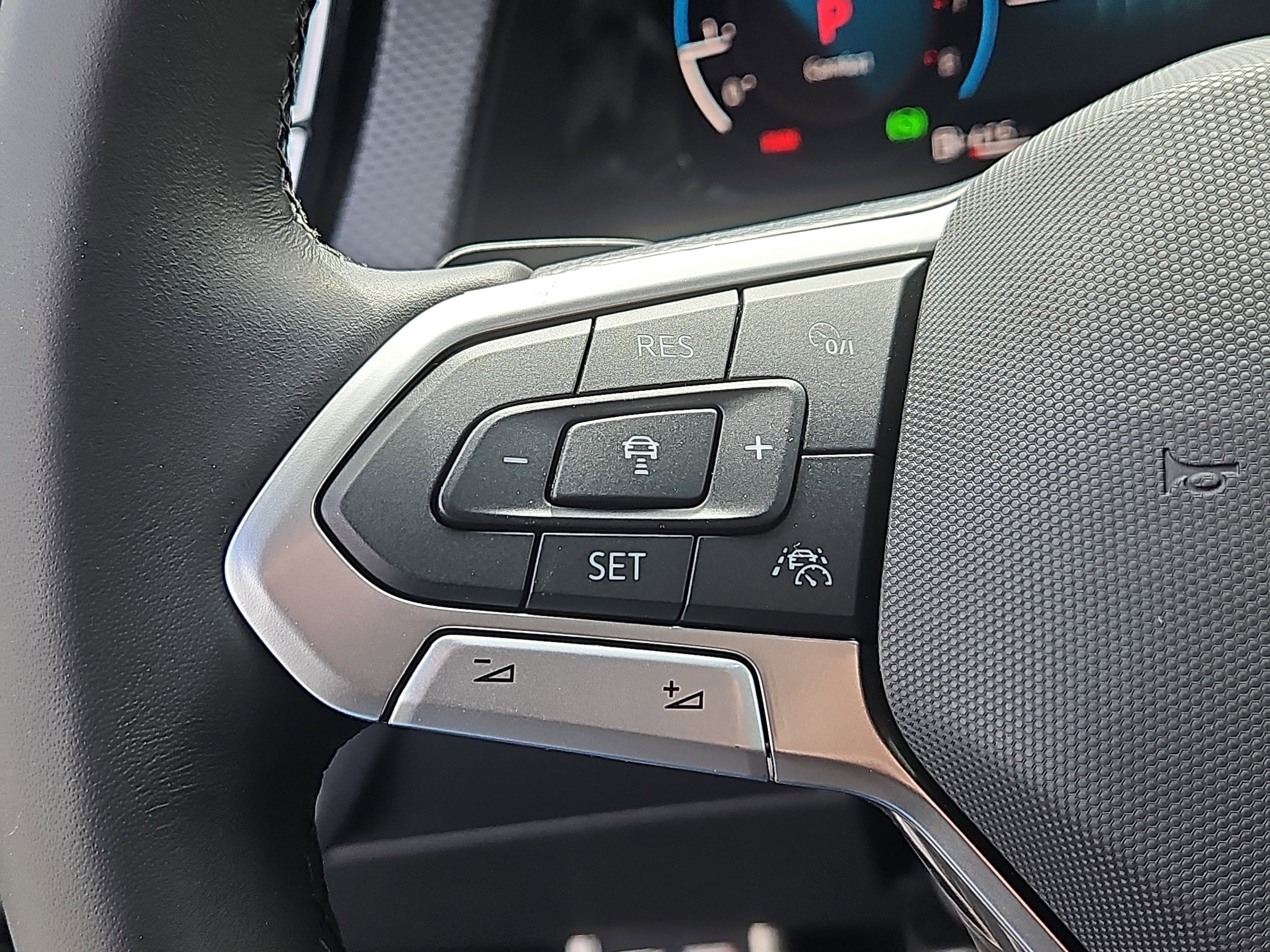2026 Volkswagen Atlas Cross Sport SEL Premium R-LINE - Photo 18
