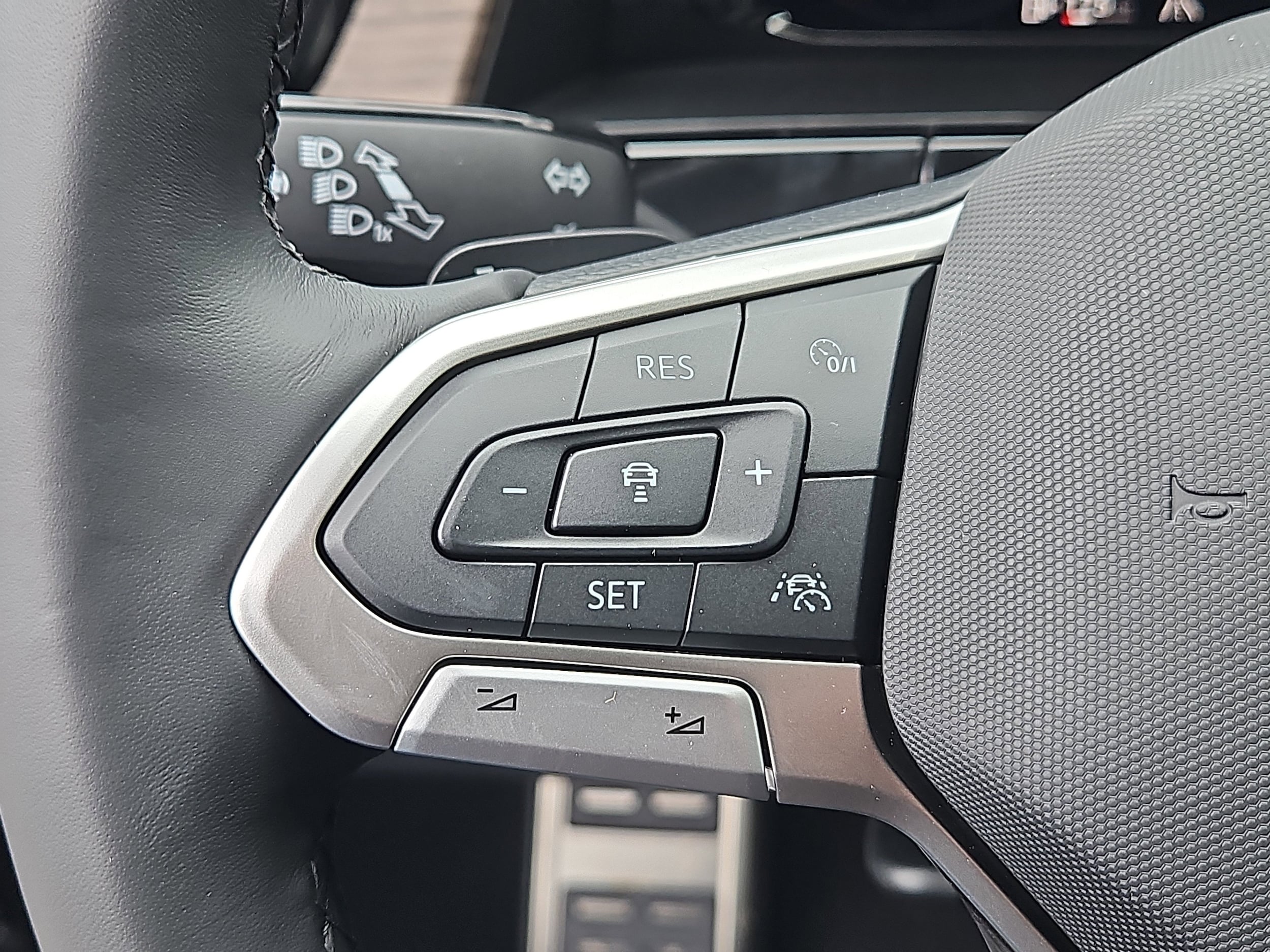 2026 Volkswagen Atlas SEL Premium R-Line - Photo 18