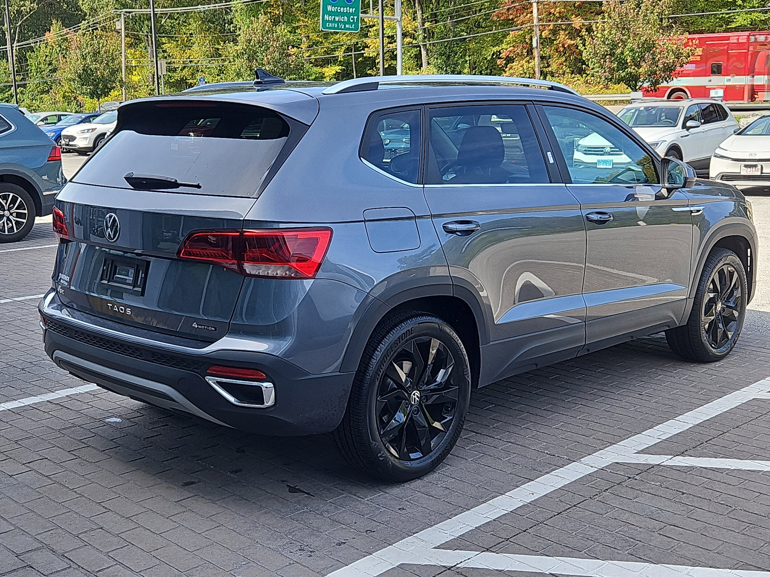 2023 Volkswagen Taos SE photo 2