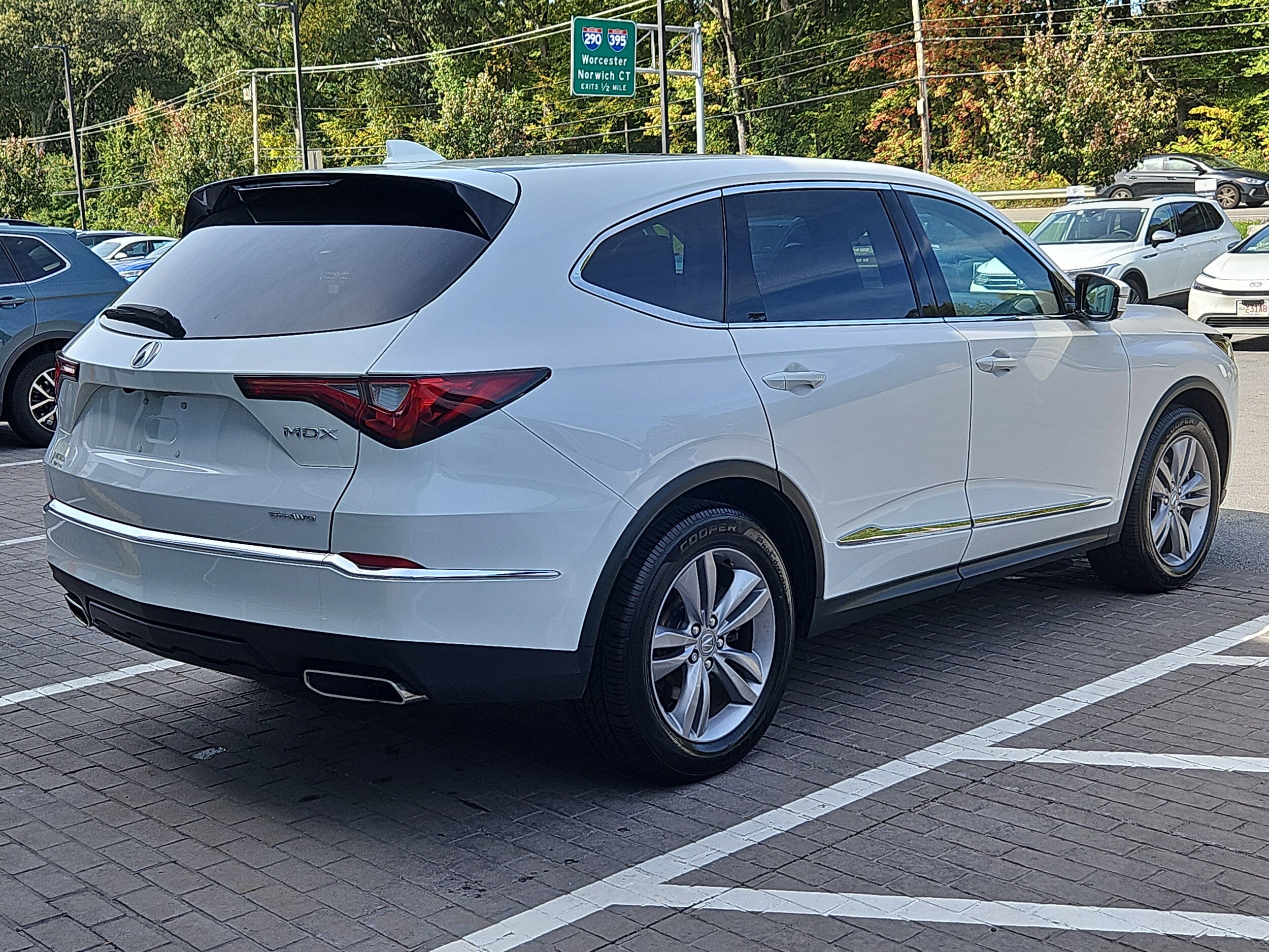 2023 Acura MDX SH-AWD photo 2