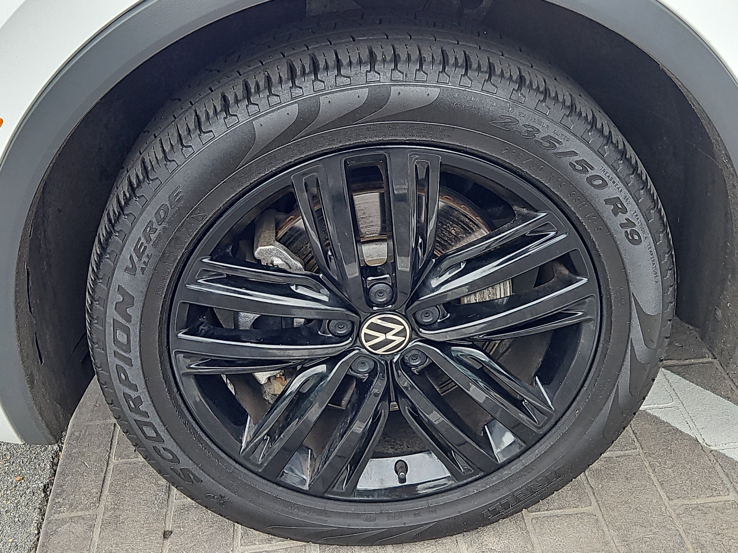2022 Volkswagen Tiguan SE R-Line Black photo 3