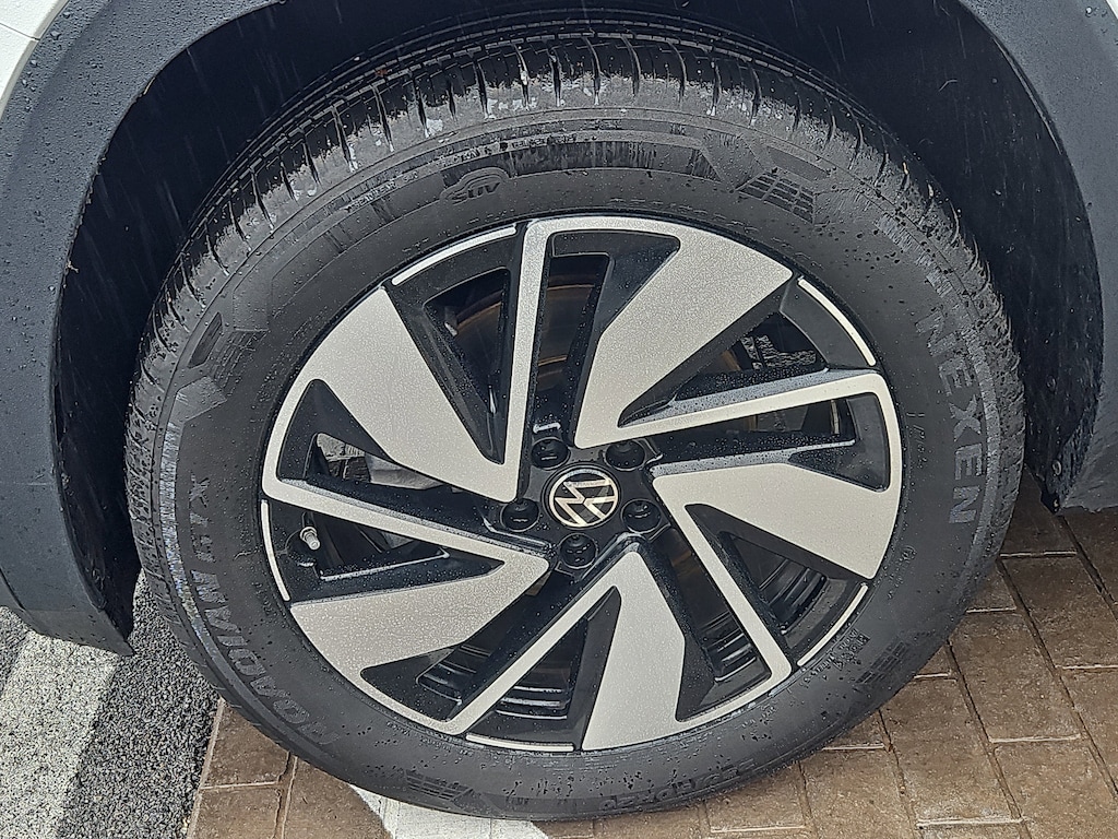 Used 2025 Volkswagen Atlas 2.0T SE w/Technology SUV