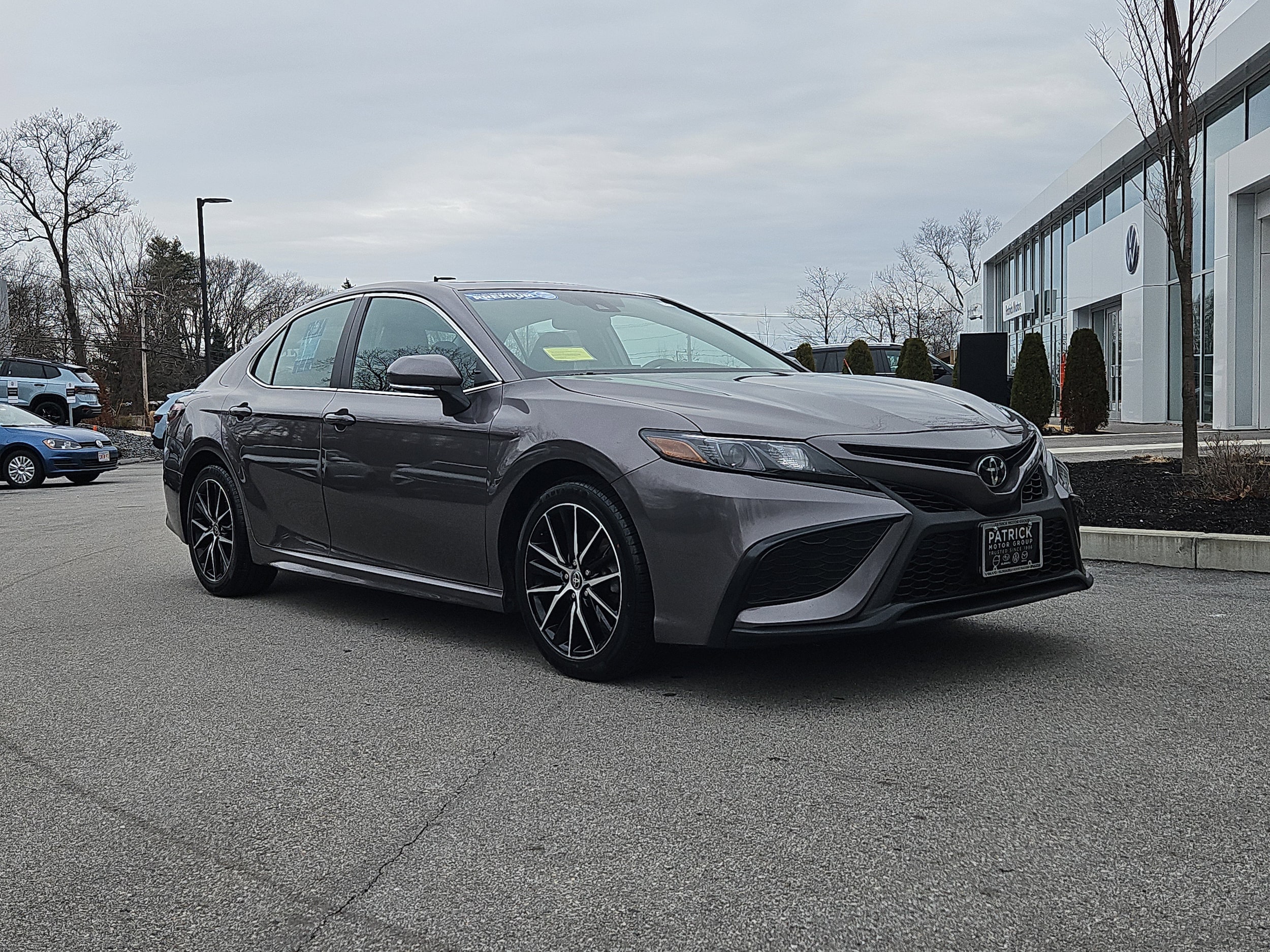 2024 Toyota Camry SE's photo