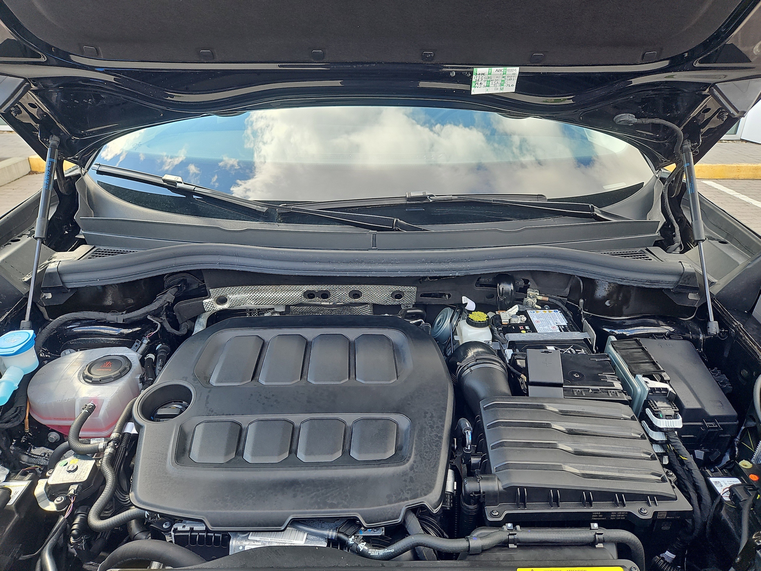 2025 Volkswagen Tiguan SE - Photo 32