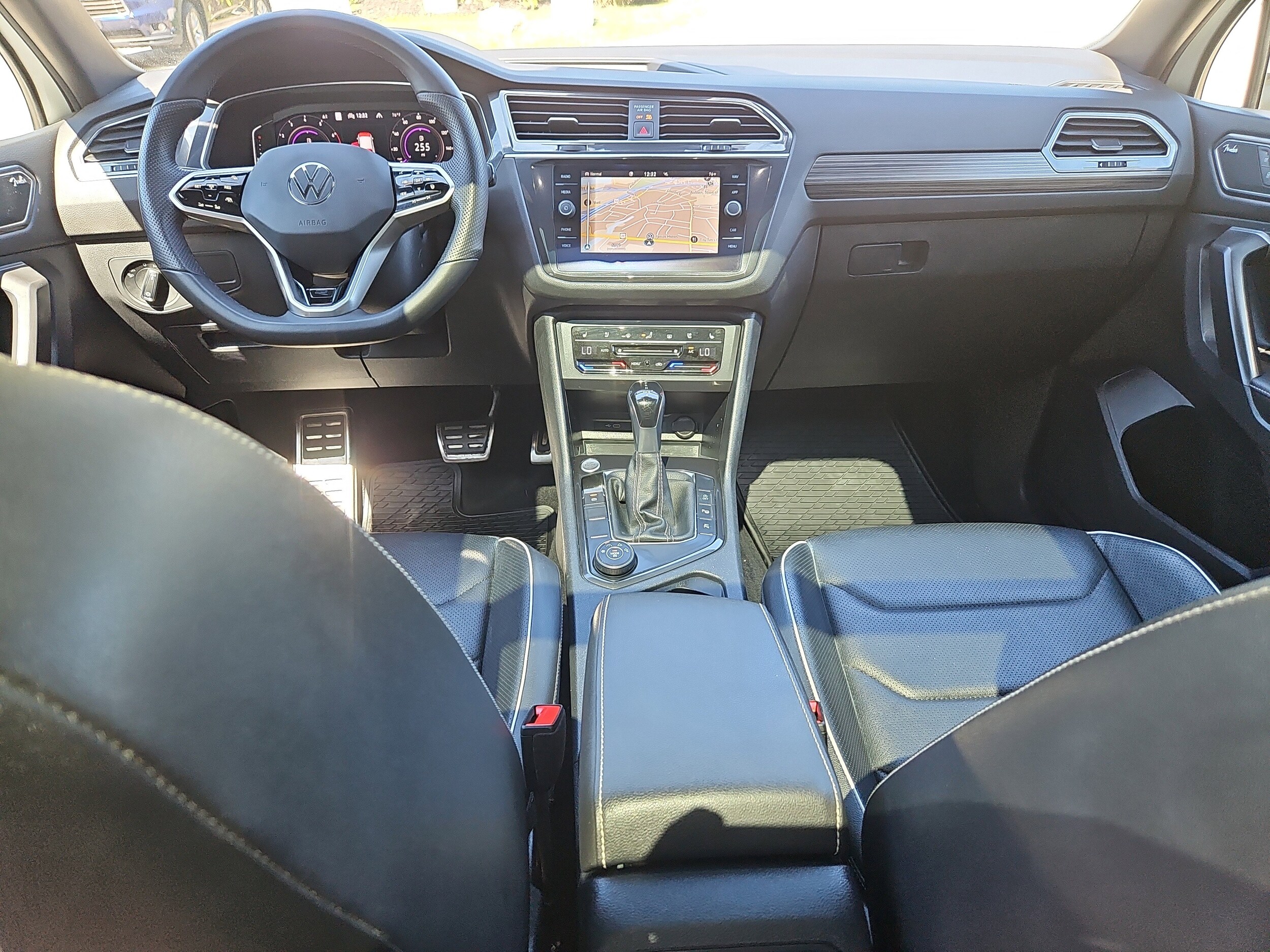 2022 Volkswagen Tiguan SEL Premium R-Line photo 2