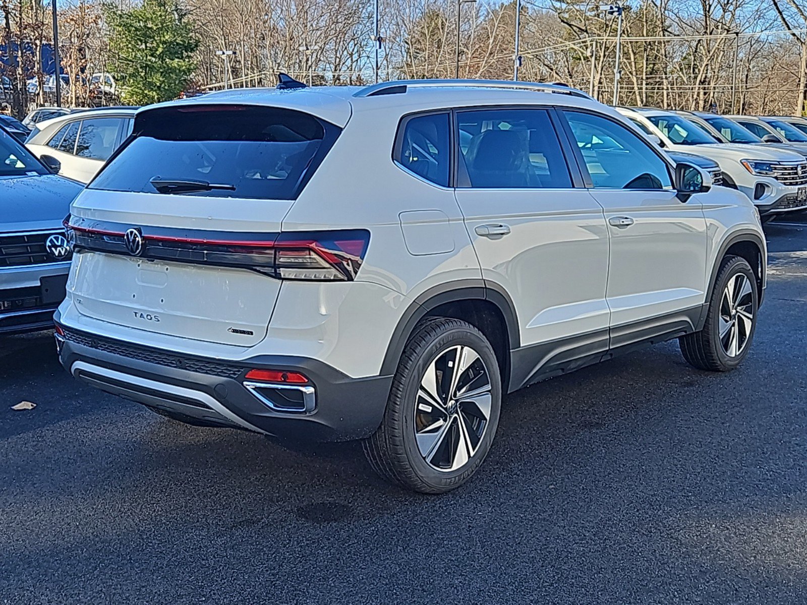 2025 Volkswagen Taos SE photo 2