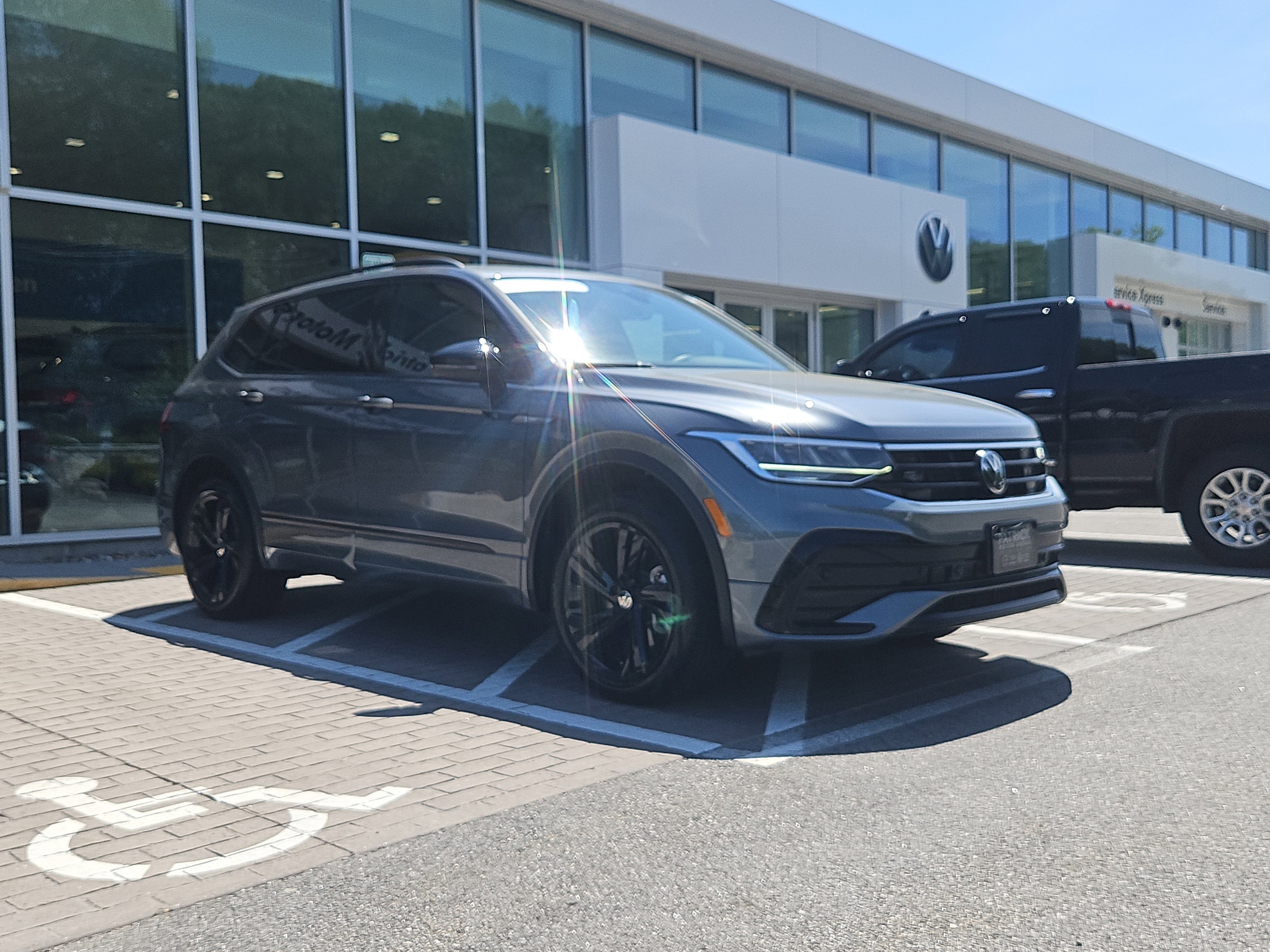 2024 Volkswagen Tiguan 2.0T SE R-Line Black