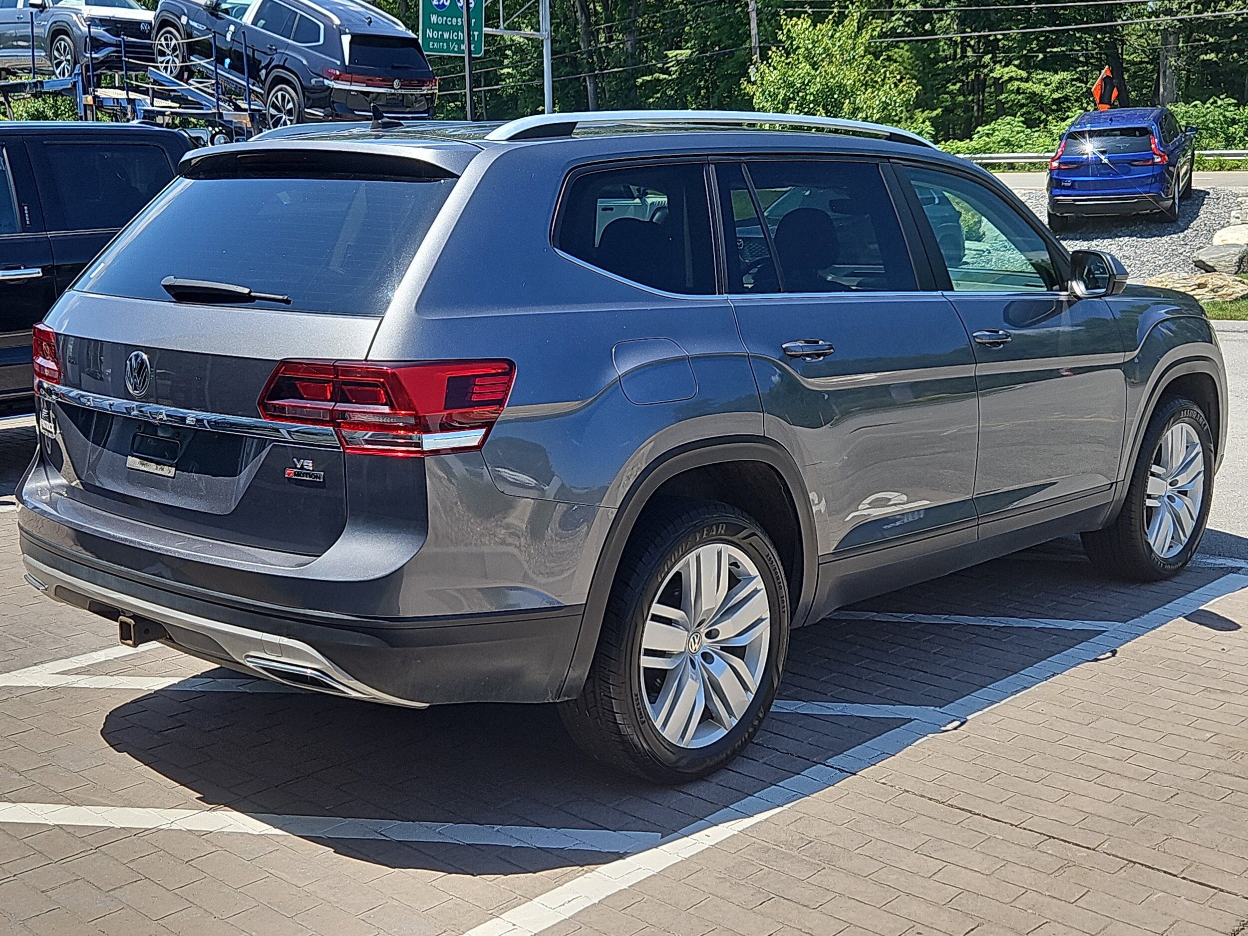 Used 2019 Volkswagen Atlas SE w/Tech with VIN 1V2UR2CA1KC536222 for sale in Auburn, MA